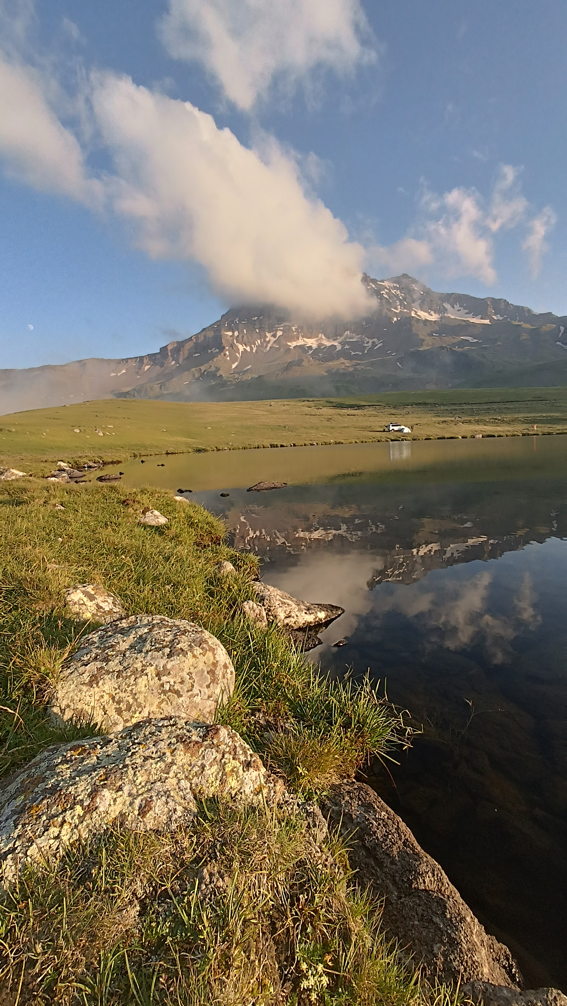 ГОРНОЕ ОЗЕРО РАПИ и плавание на САП (3/14)