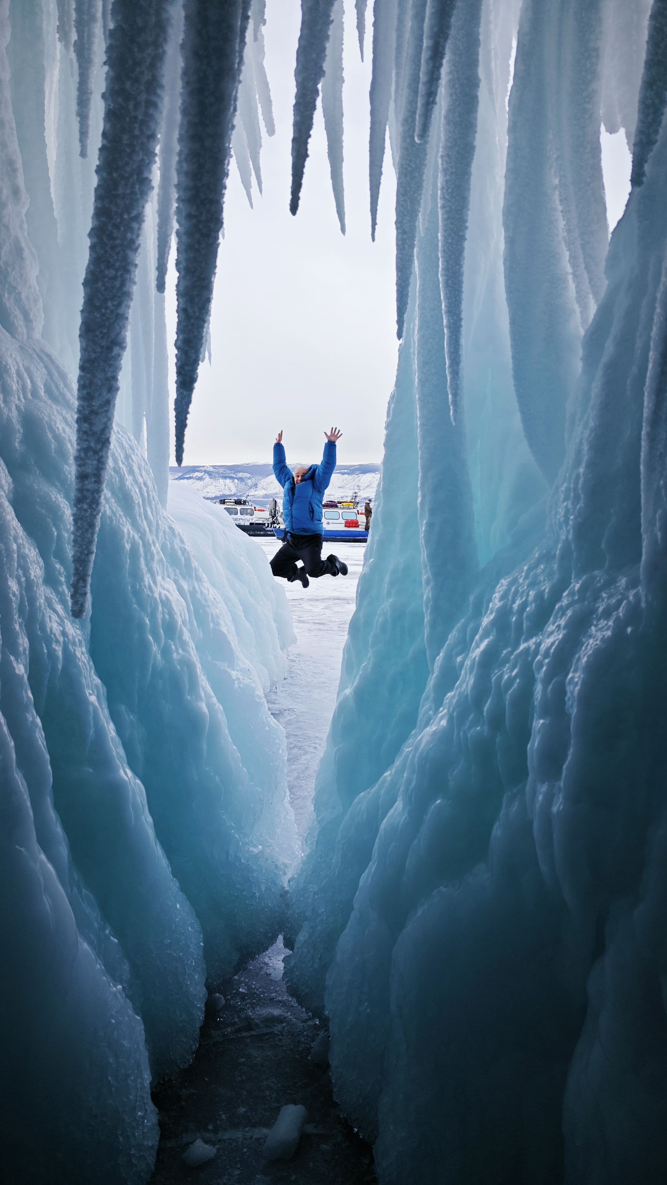 На коньках по льду Байкала: Ольхон, хивусы и собачьи упряжки (35/44)