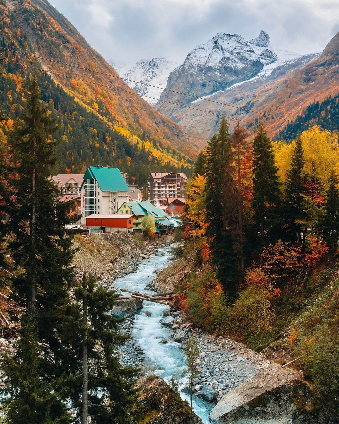 Осенние краски Домбая.  Тур с комфортным размещением.
