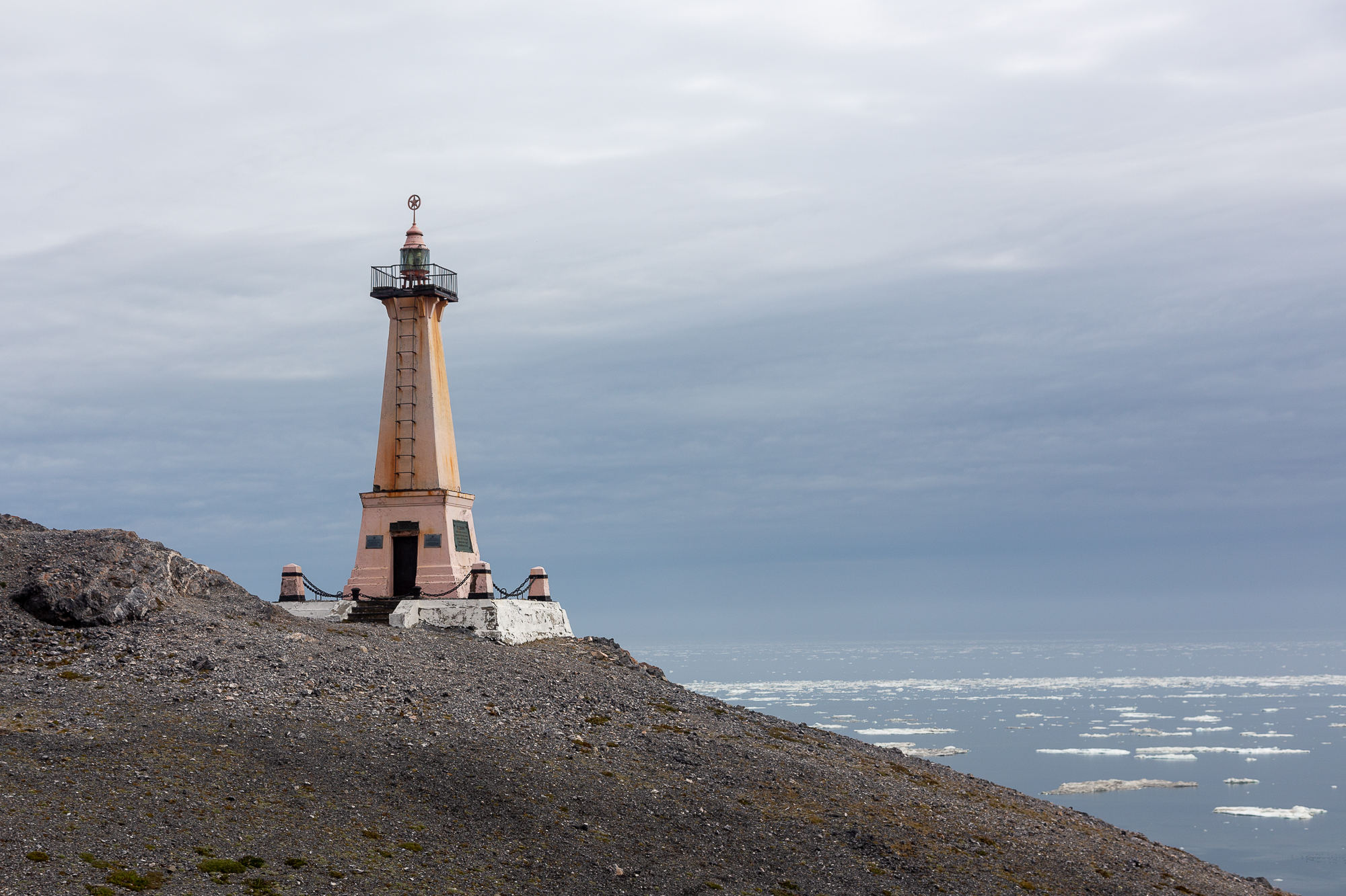 На Край Света (Мыс Дежнева, китобои и оленеводы Чукотки) (2/56)
