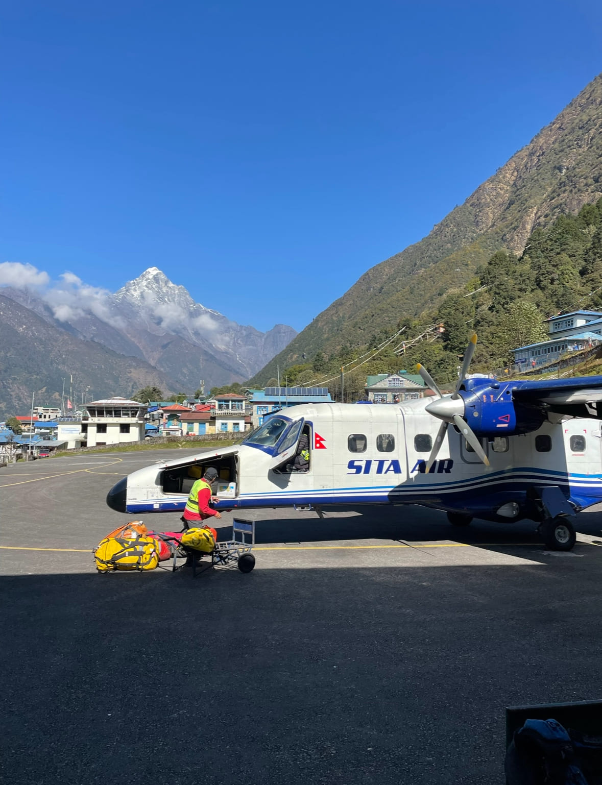 Треккинг в Базовый Лагерь Эвереста через Озёра Гокио. К самой высокой горе планеты! (4/57)