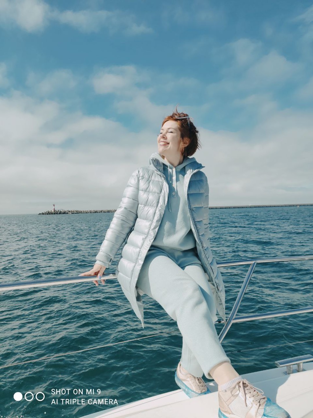 Погрузитесь в роскошь с арендой двухпалубной яхты в Сочи (61/97)