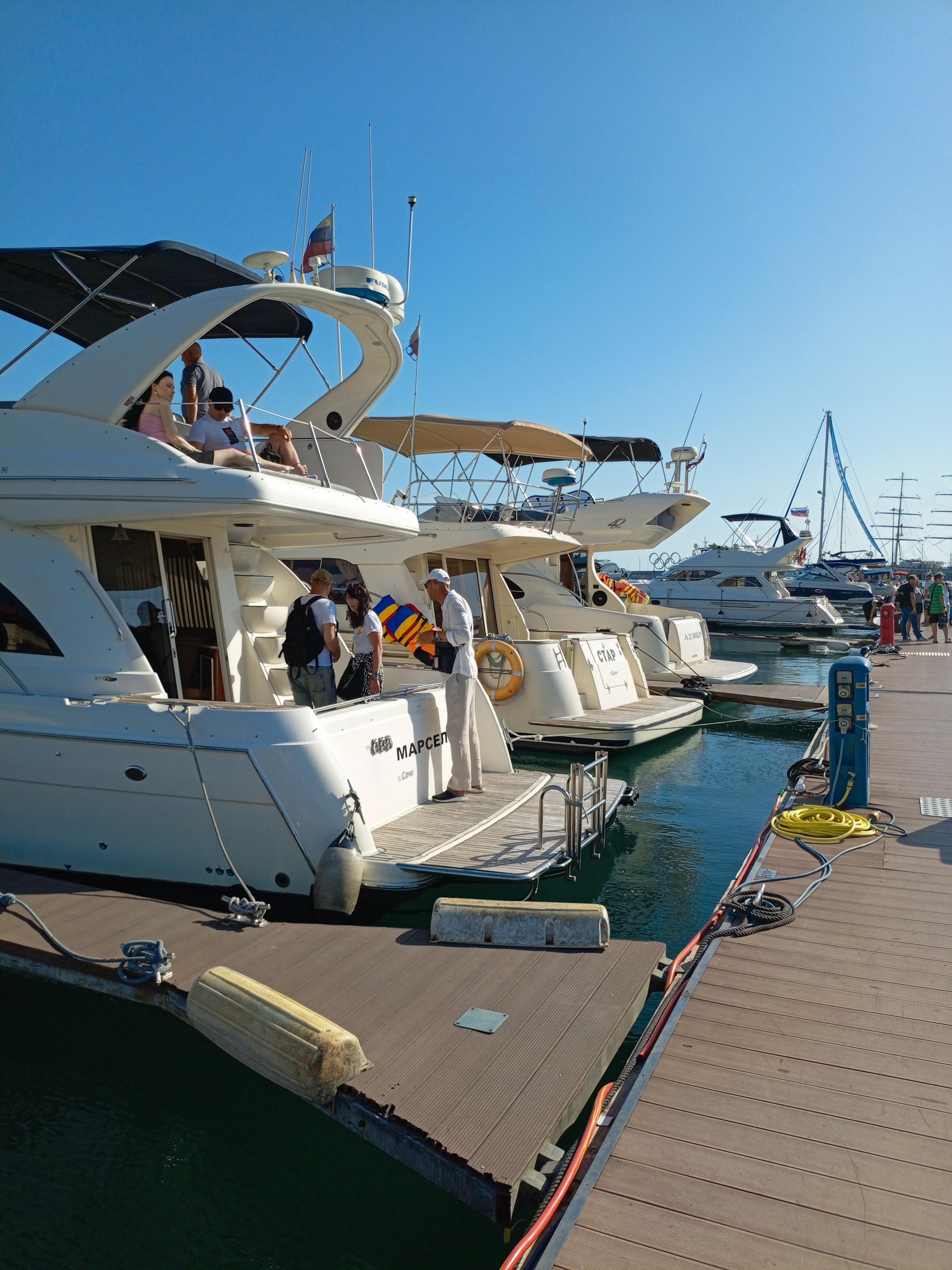 Погрузитесь в роскошь с арендой двухпалубной яхты в Сочи (50/97)