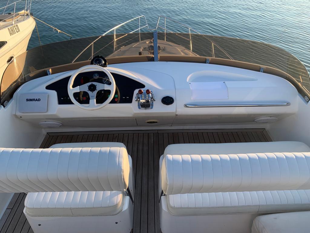 Погрузитесь в роскошь с арендой двухпалубной яхты в Сочи (30/97)