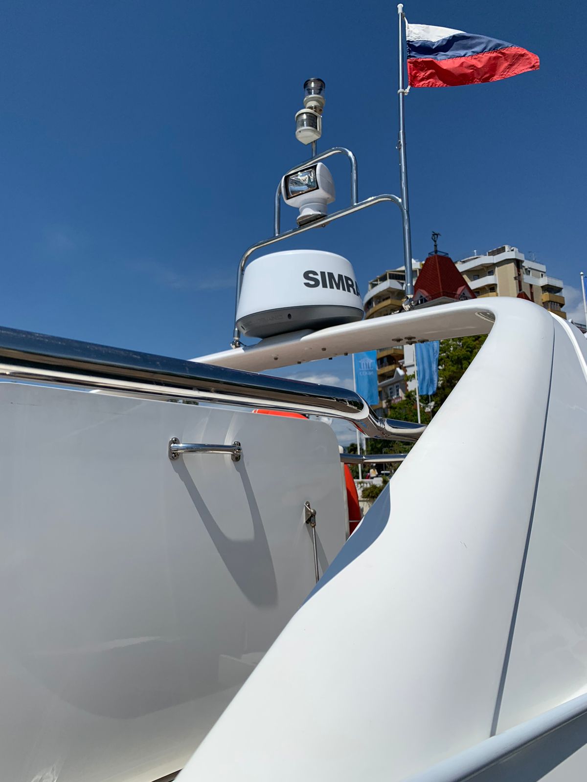 Погрузитесь в роскошь с арендой двухпалубной яхты в Сочи (25/97)