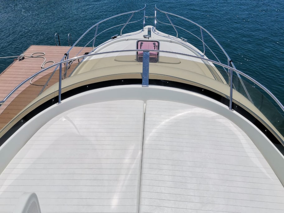 Погрузитесь в роскошь с арендой двухпалубной яхты в Сочи (8/97)