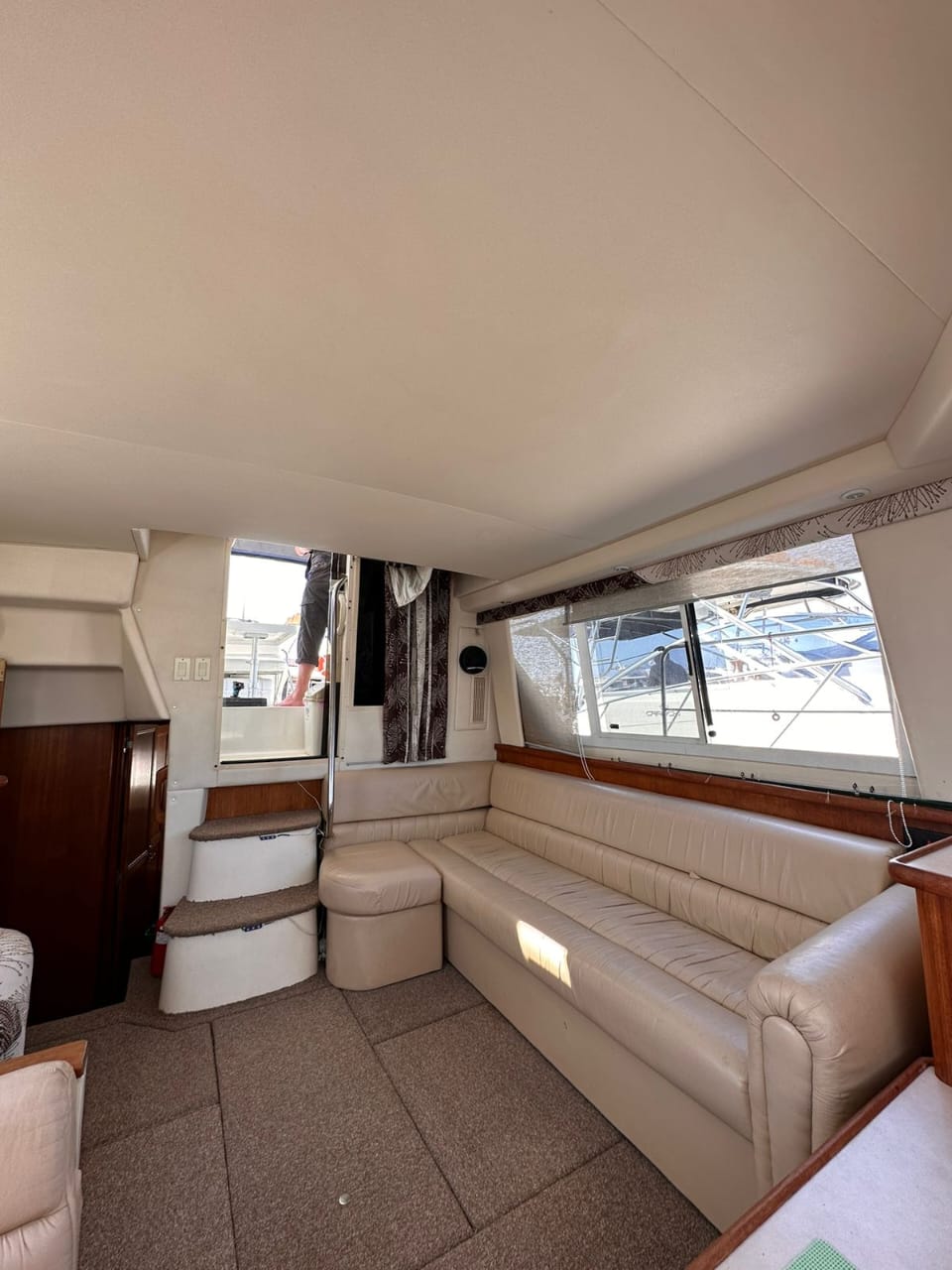 Погрузитесь в роскошь с арендой двухпалубной яхты в Сочи (18/97)