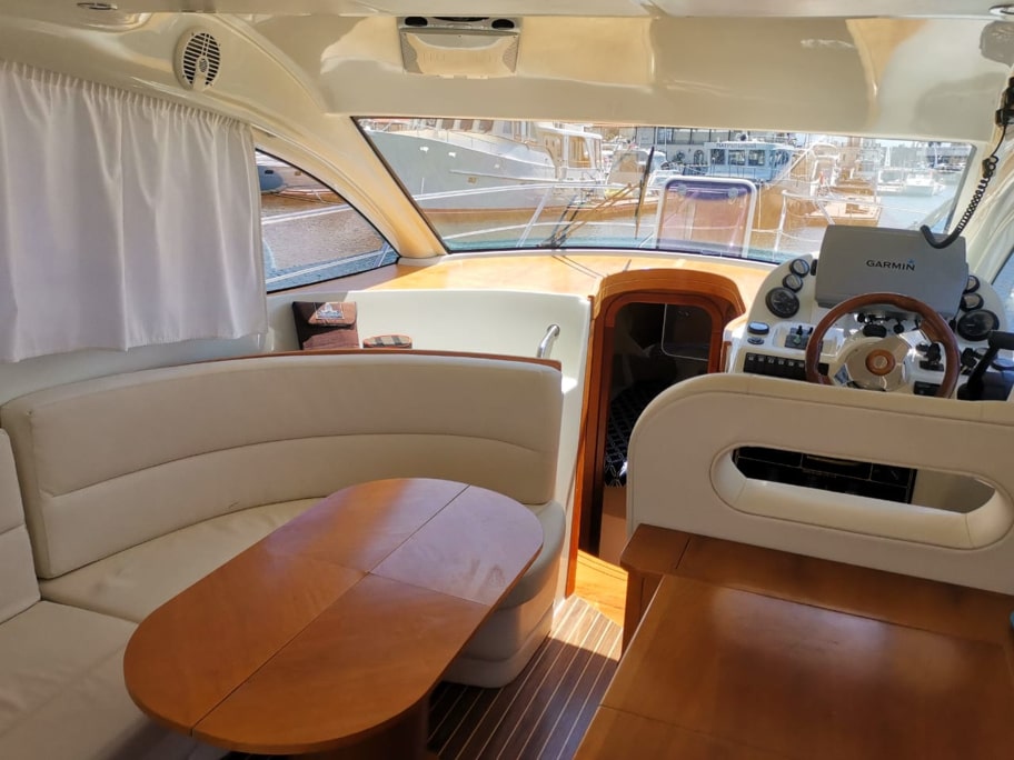 Погрузитесь в роскошь с арендой двухпалубной яхты в Сочи (5/97)