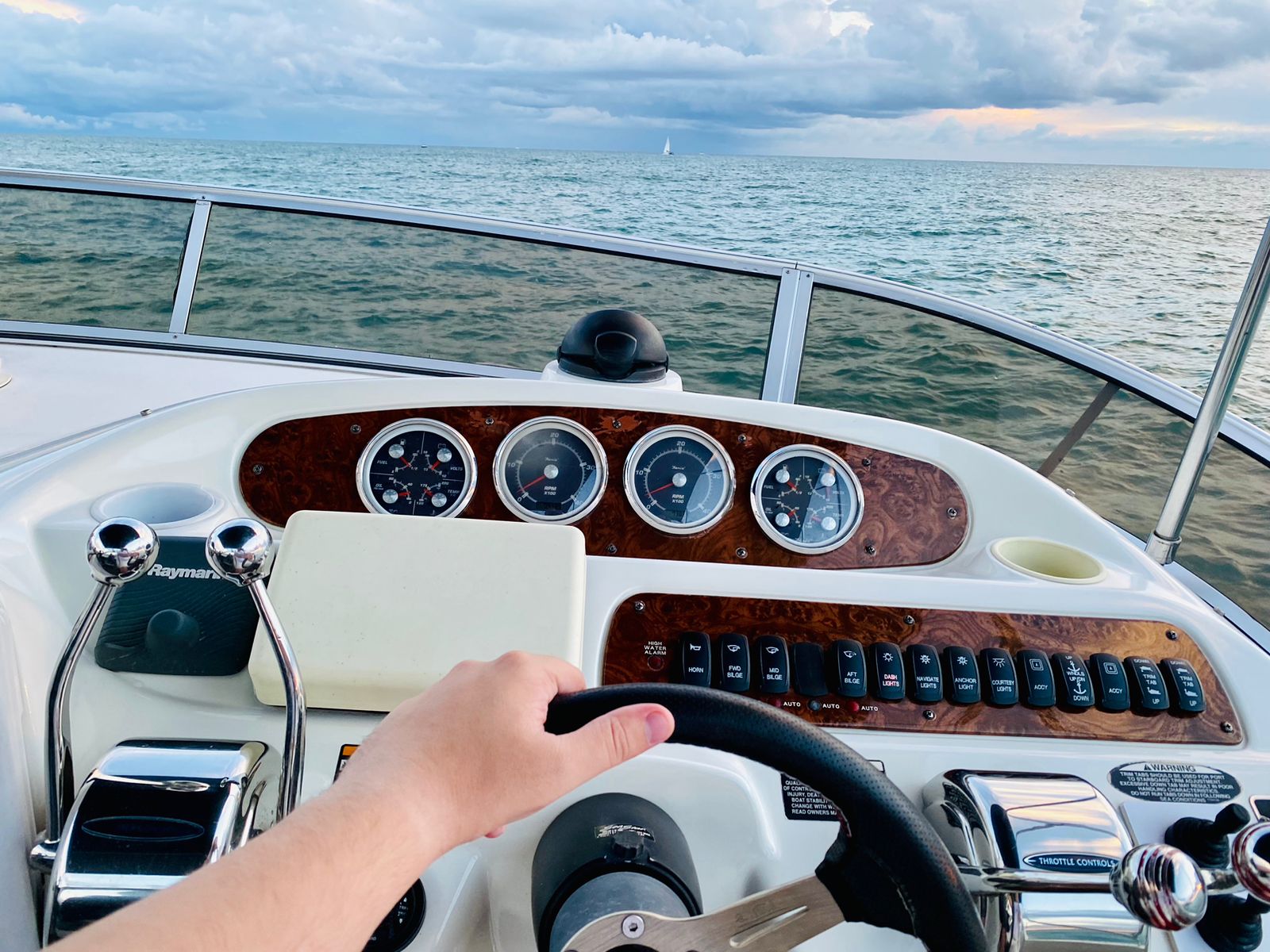 Индивидуальная прогулка на роскошной  яхте. Аренда однопалубной яхты (49/66)