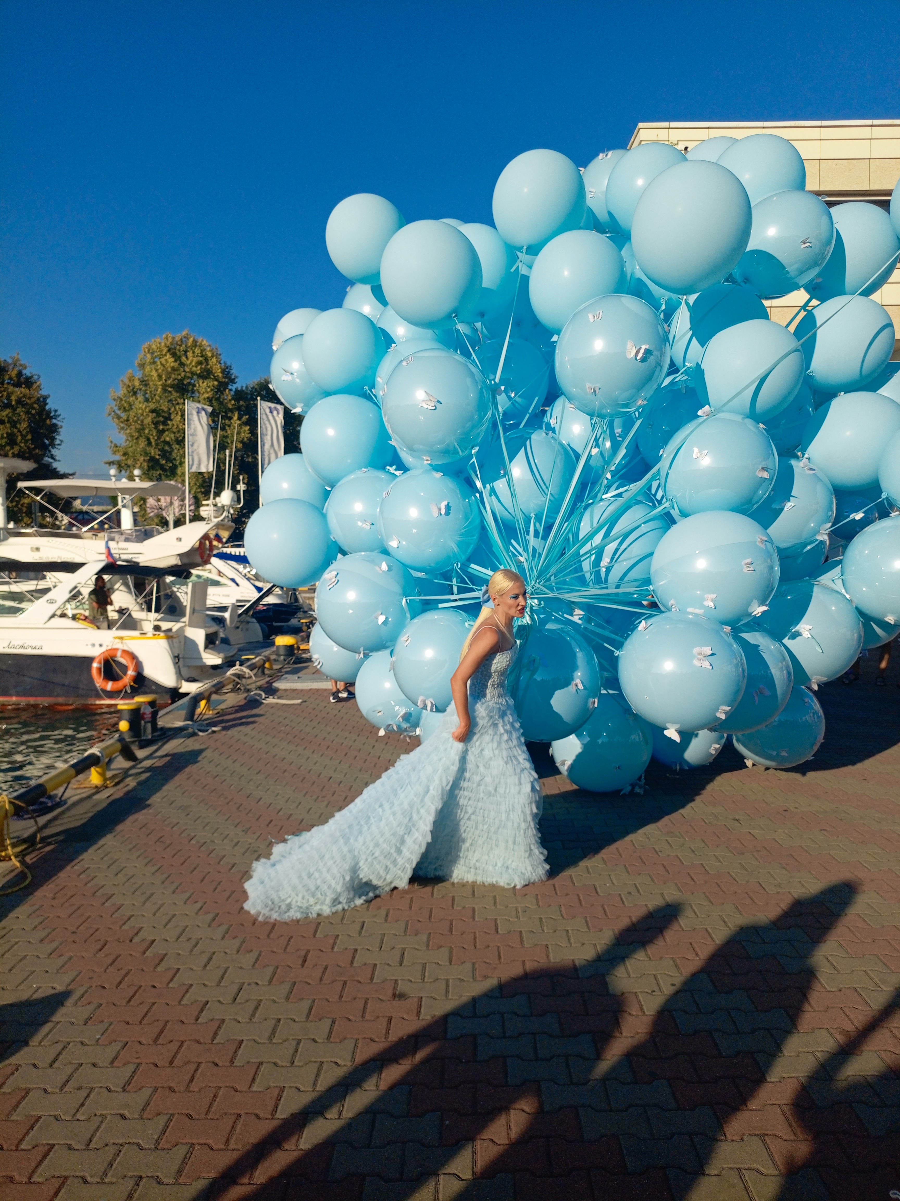 Погрузитесь в роскошь с арендой двухпалубной яхты в Сочи (51/97)