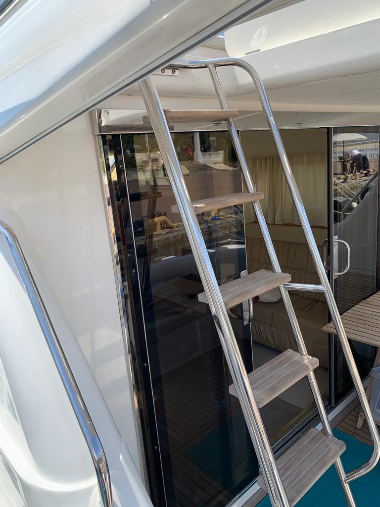 Погрузитесь в роскошь с арендой двухпалубной яхты в Сочи (36/97)