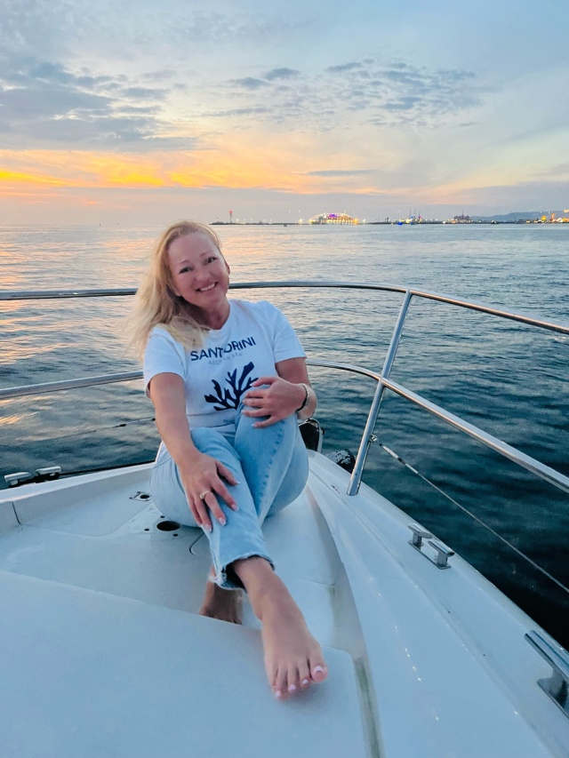 Погрузитесь в роскошь с арендой двухпалубной яхты в Сочи (59/97)