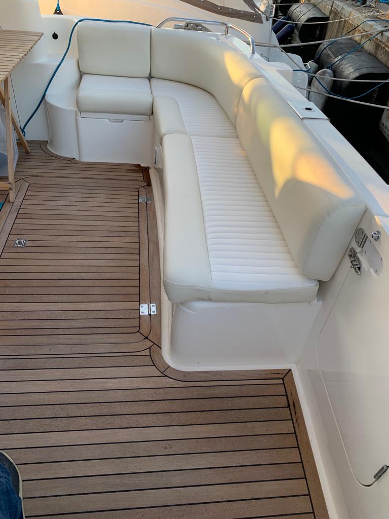 Погрузитесь в роскошь с арендой двухпалубной яхты в Сочи (32/97)