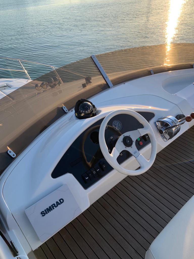 Погрузитесь в роскошь с арендой двухпалубной яхты в Сочи (29/97)