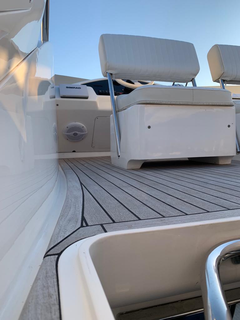 Погрузитесь в роскошь с арендой двухпалубной яхты в Сочи (28/97)