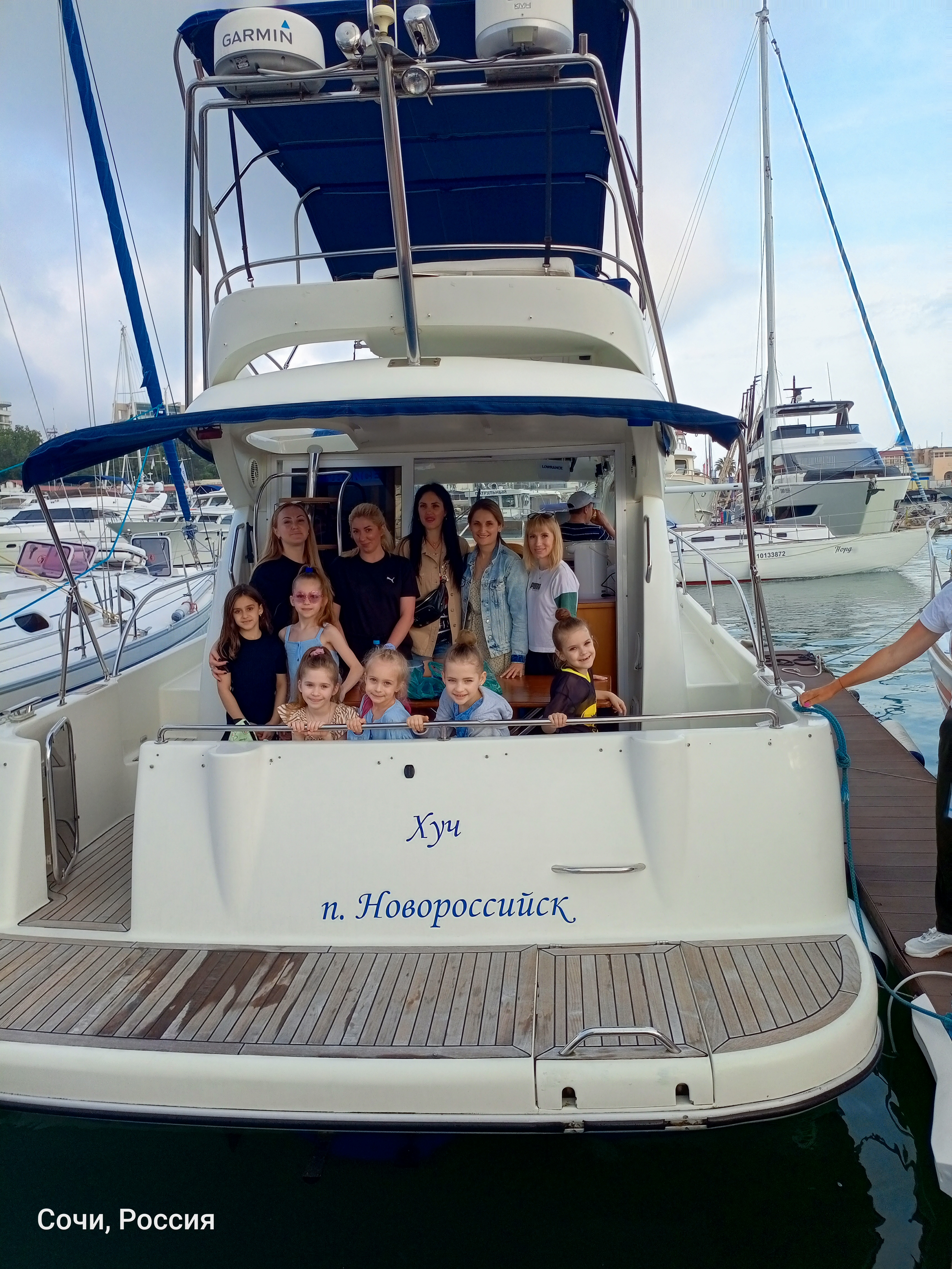 Погрузитесь в роскошь с арендой двухпалубной яхты в Сочи (54/97)