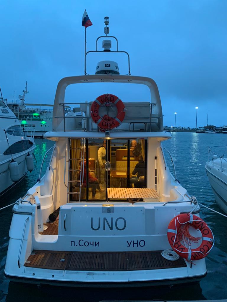 Погрузитесь в роскошь с арендой двухпалубной яхты в Сочи (90/97)