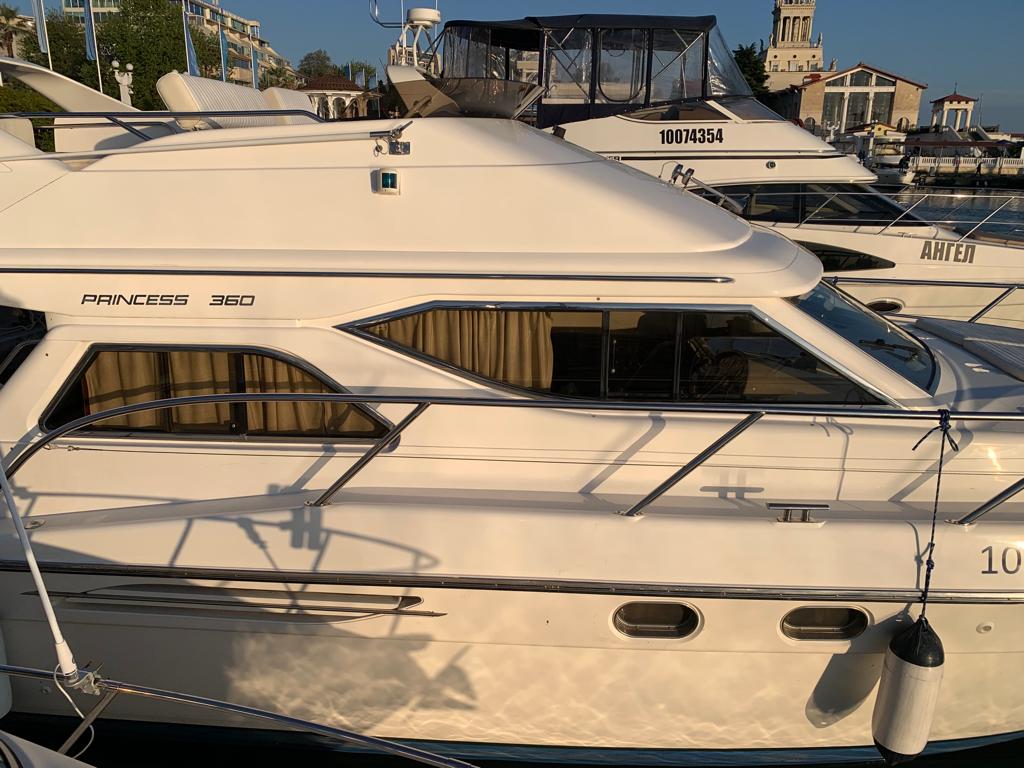 Погрузитесь в роскошь с арендой двухпалубной яхты в Сочи (94/97)