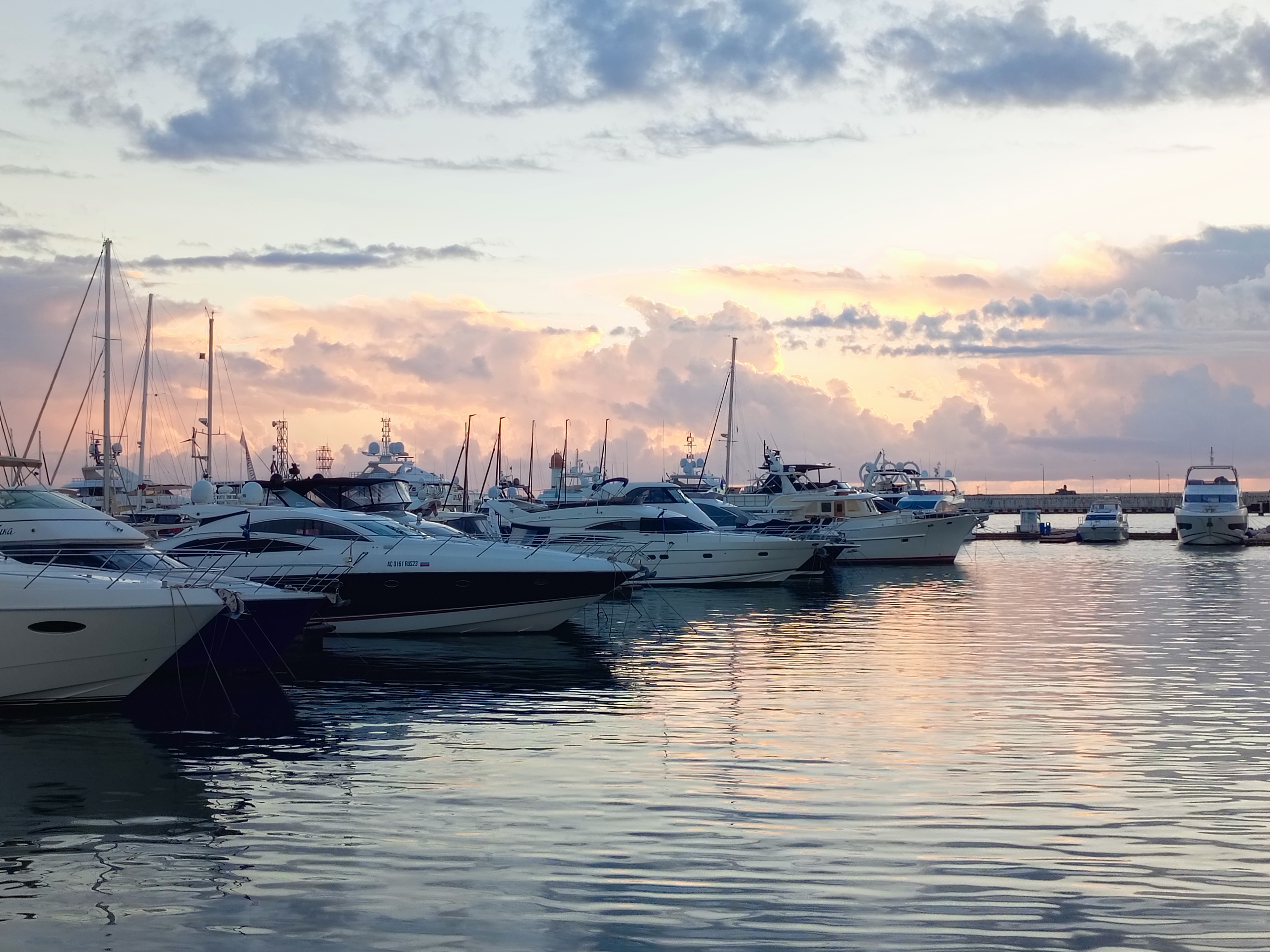 Морская Vip прогулка с арендой роскошной, моторной, двухпалубной Vip яхты (35/48)