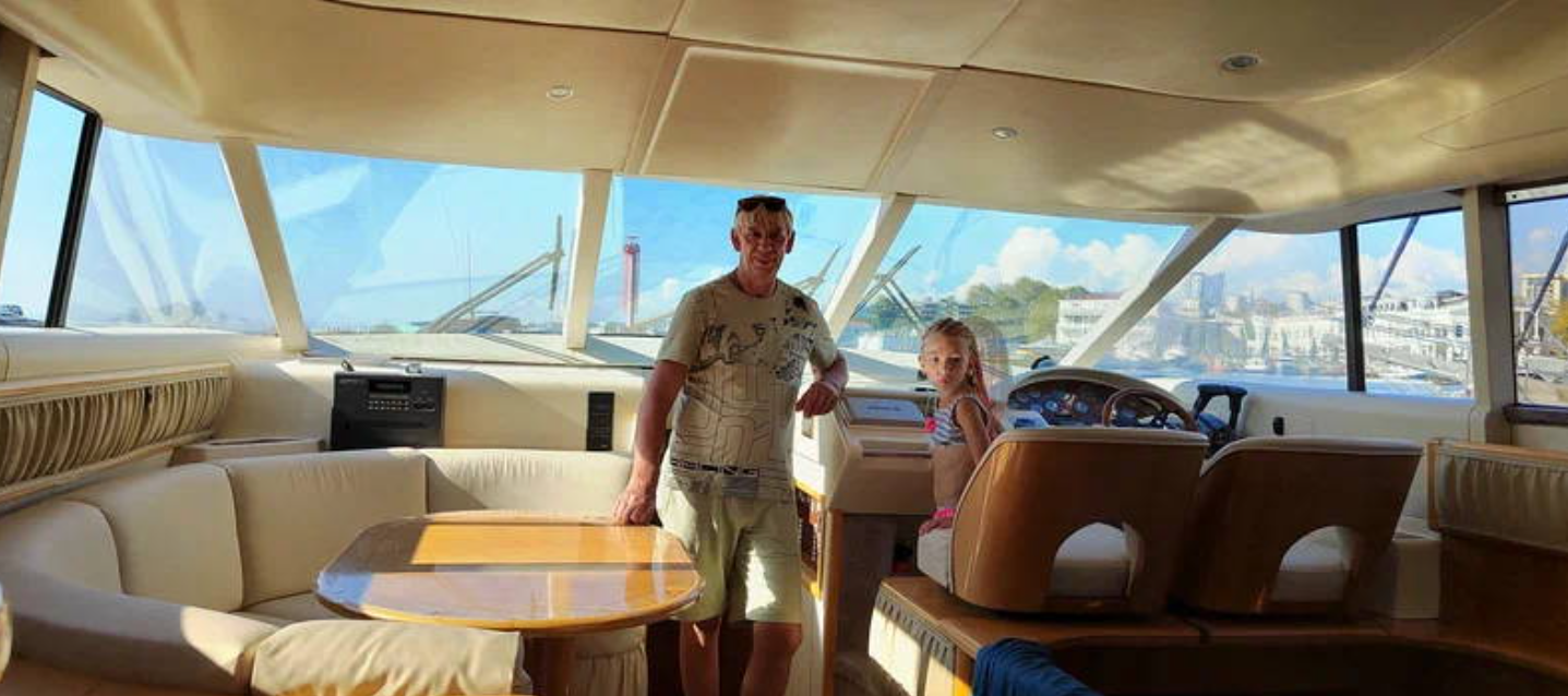 Морская Vip прогулка с арендой роскошной, моторной, двухпалубной Vip яхты (44/48)