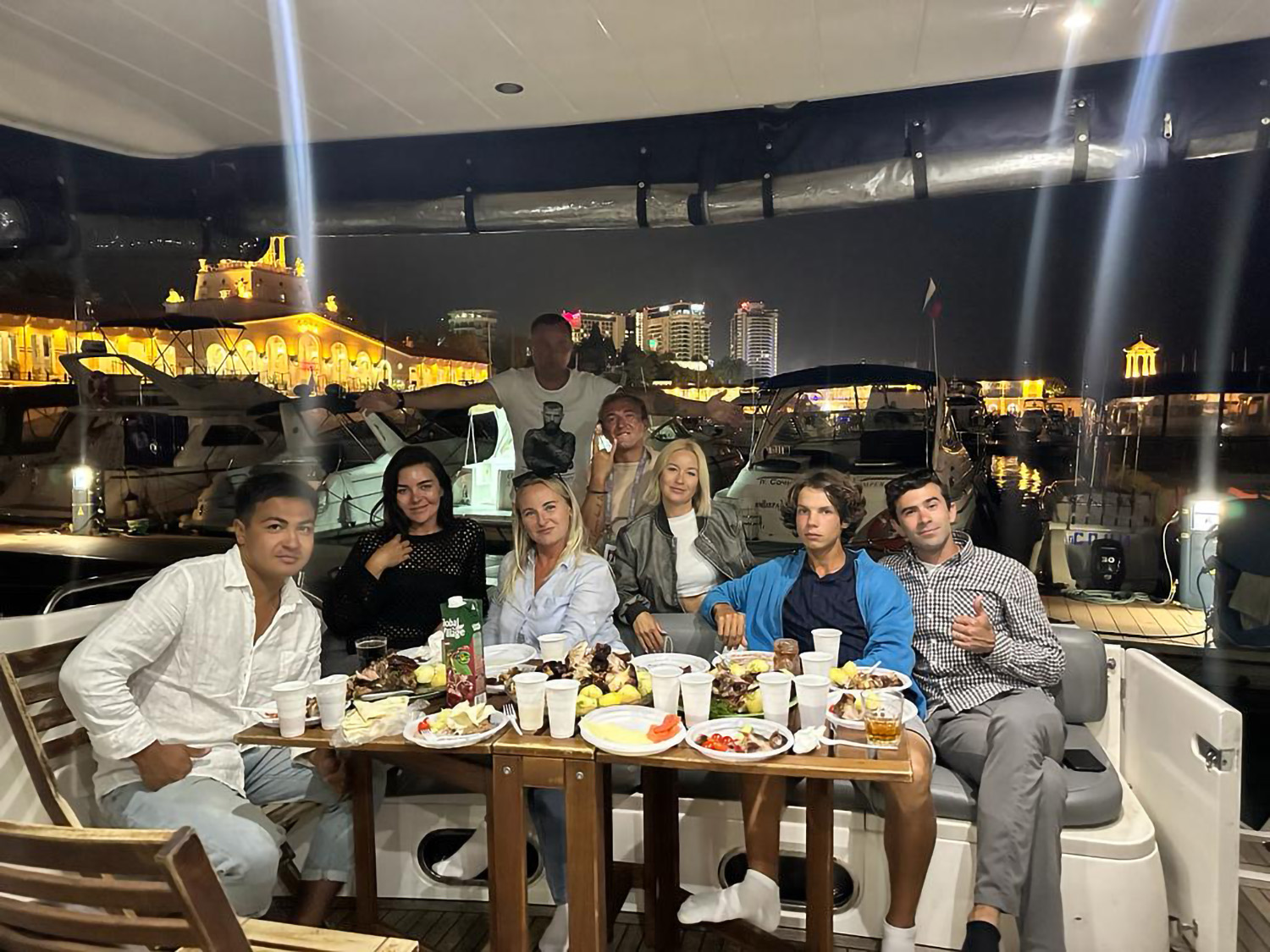 Морская Vip прогулка с арендой роскошной, моторной, двухпалубной Vip яхты (41/48)