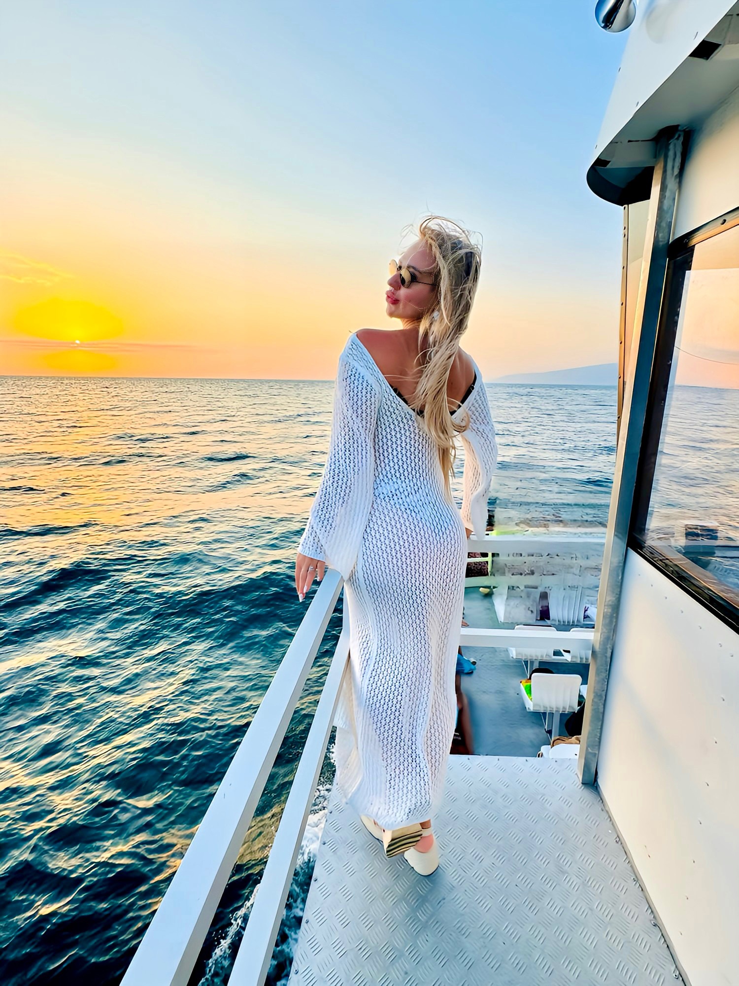 Морская Vip прогулка с арендой роскошной, моторной, двухпалубной Vip яхты (43/48)