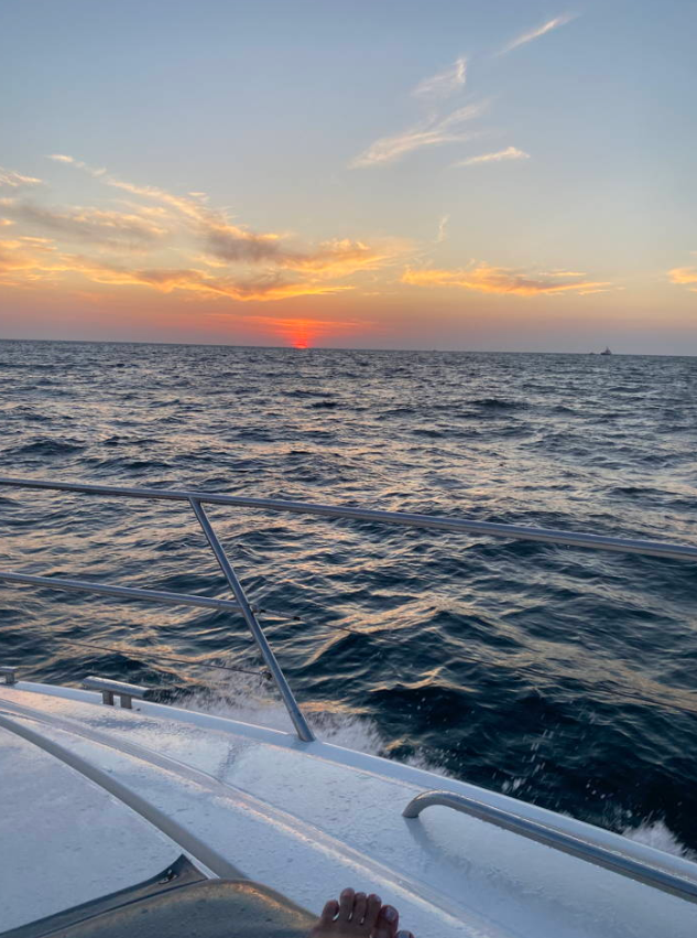 Морская Vip прогулка с арендой роскошной, моторной, двухпалубной Vip яхты (42/48)