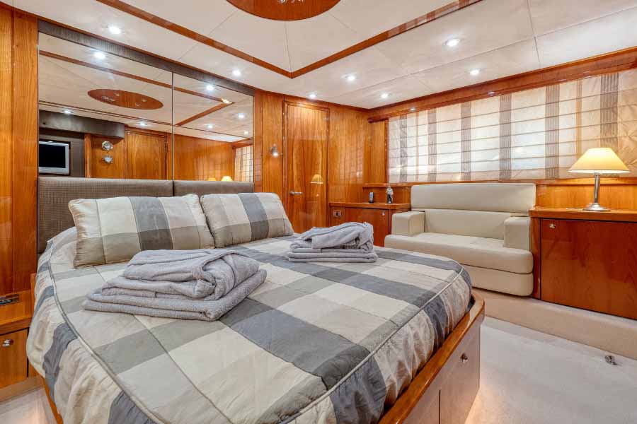 Морская Vip прогулка с арендой роскошной, моторной, двухпалубной Vip яхты (21/48)