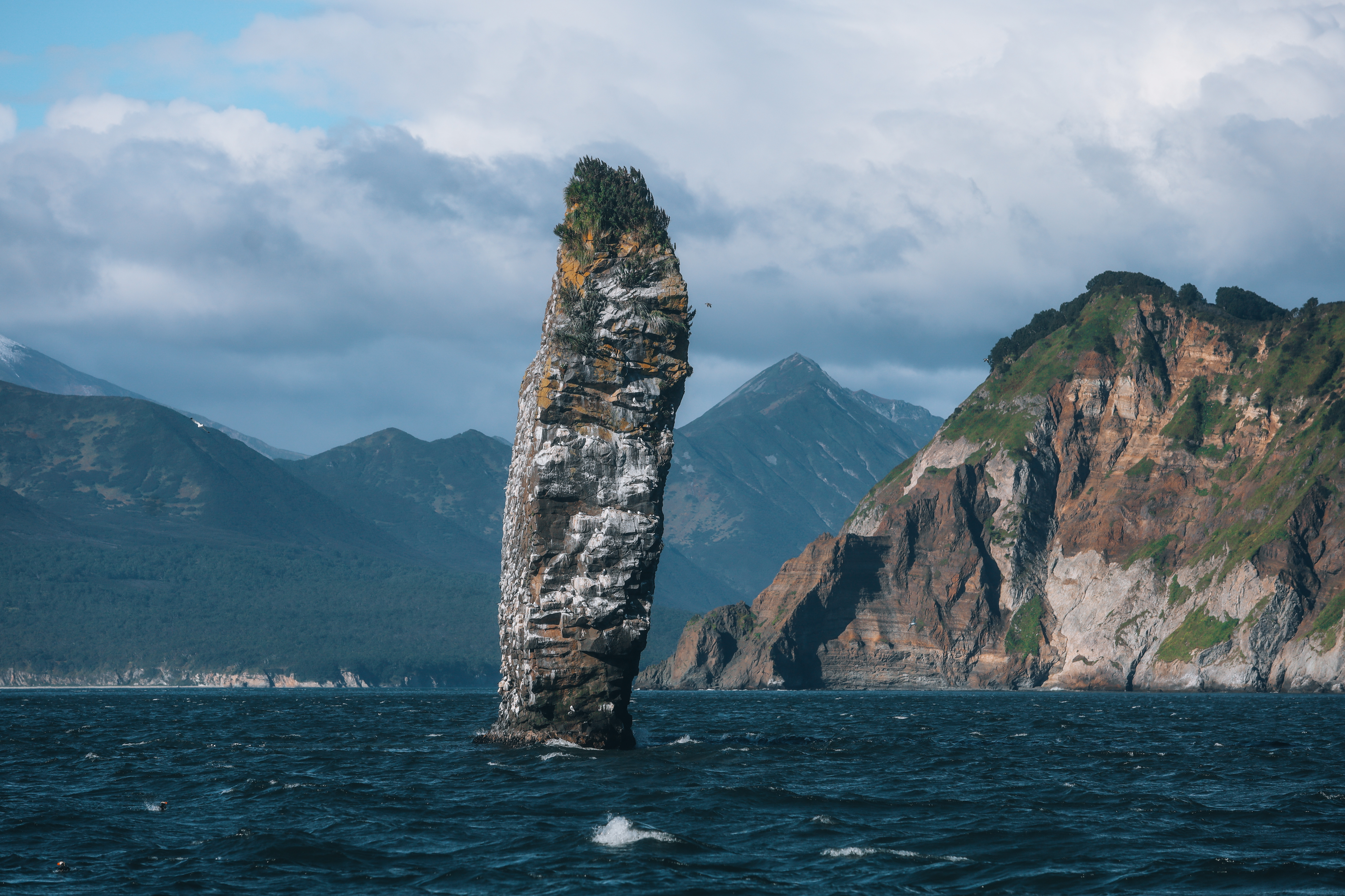 Земля Камчатка: вулканы, киты, медведи, термальные источники. Джип-тур 2025