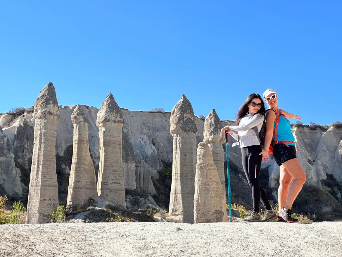 Белая, медовая, розовая, голубиная