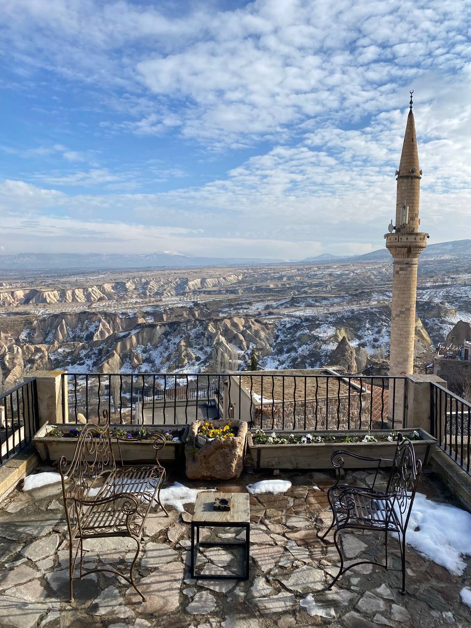 Белая, медовая, розовая, голубиная