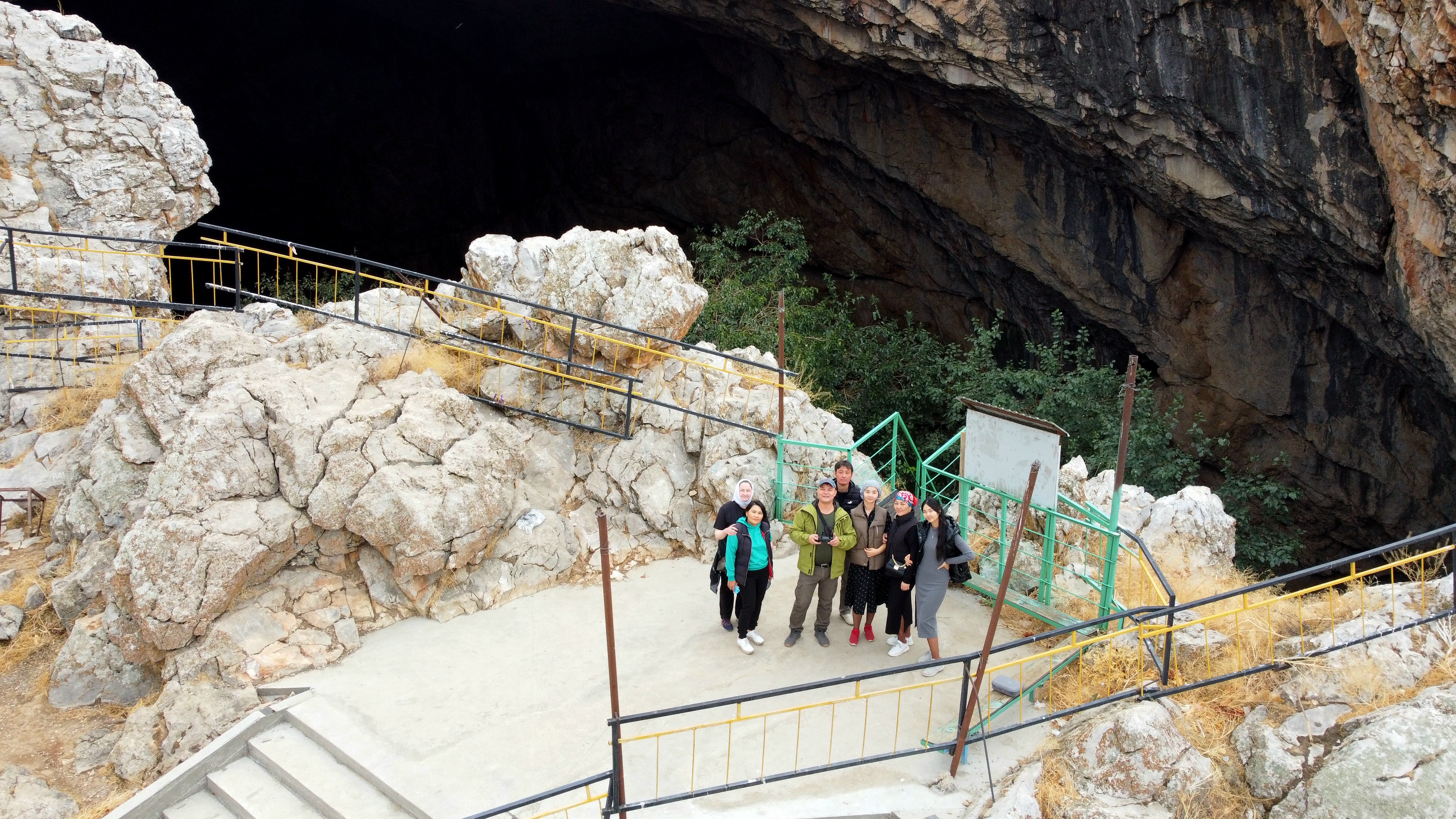 Мавзолей Домалак-ана и пещера Акмешит: Святые места за 1 день (6/7)