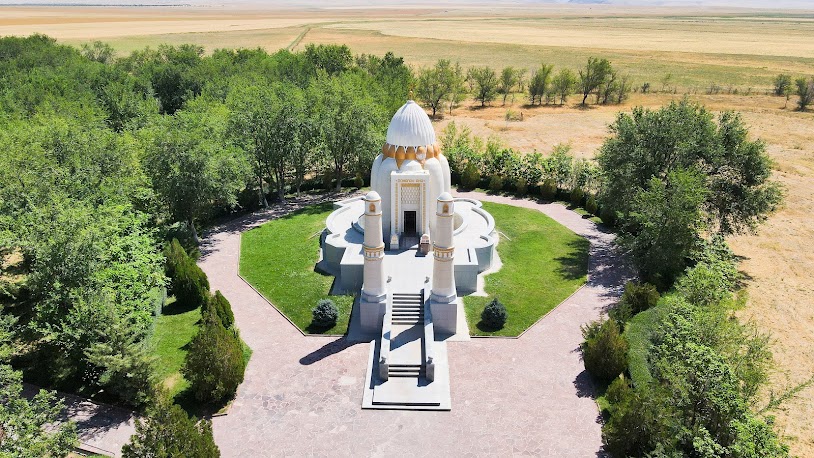 Мавзолей Домалак-ана и пещера Акмешит: Святые места за 1 день (2/7)