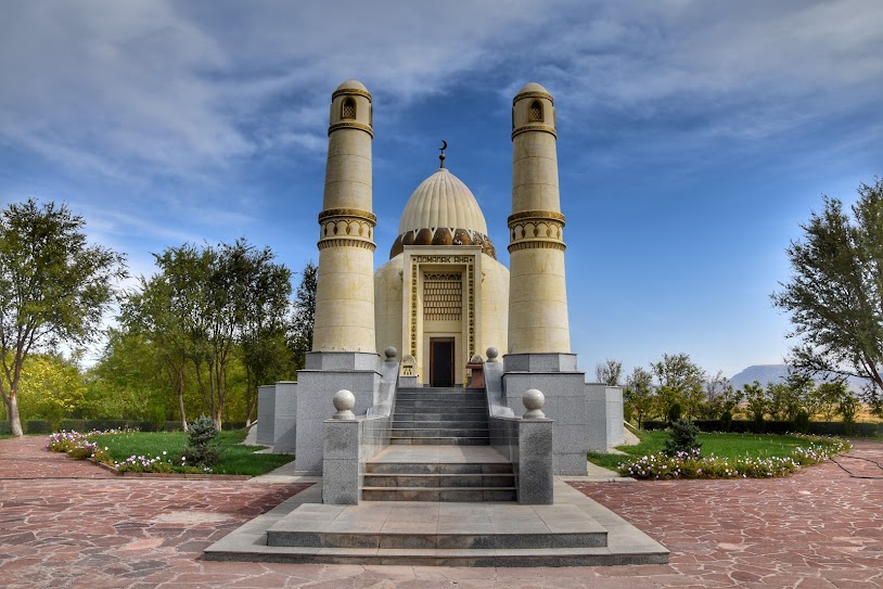 Мавзолей Домалак-ана и пещера Акмешит: Святые места за 1 день (3/7)