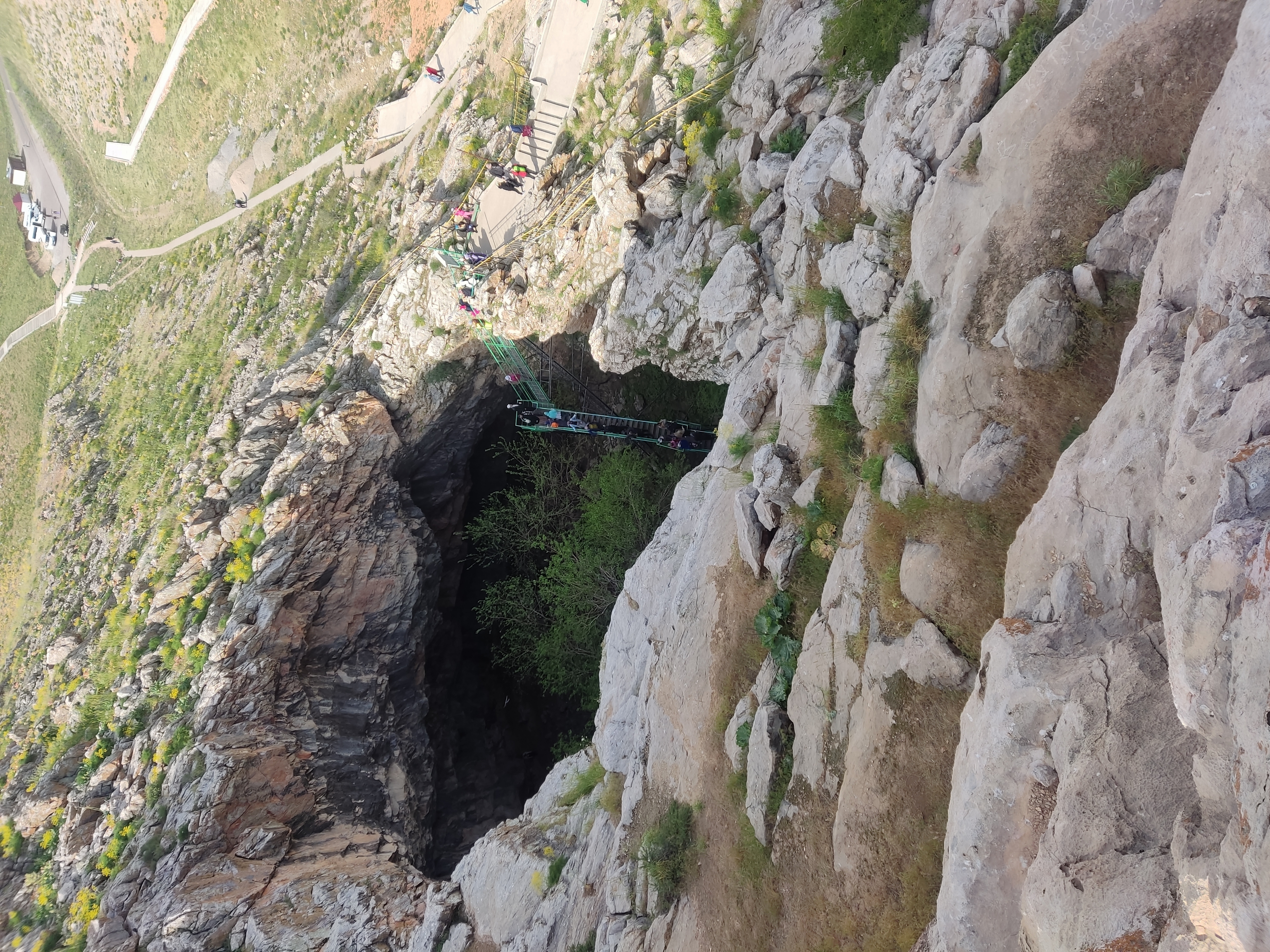 Мавзолей Домалак-ана и пещера Акмешит: Святые места за 1 день