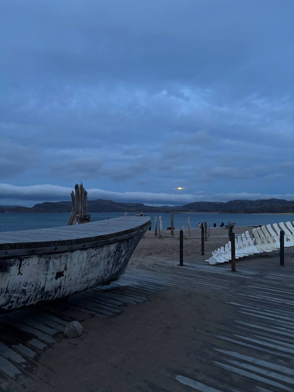 Териберка: место, где северный край встречается с теплом сердца. (8/11)