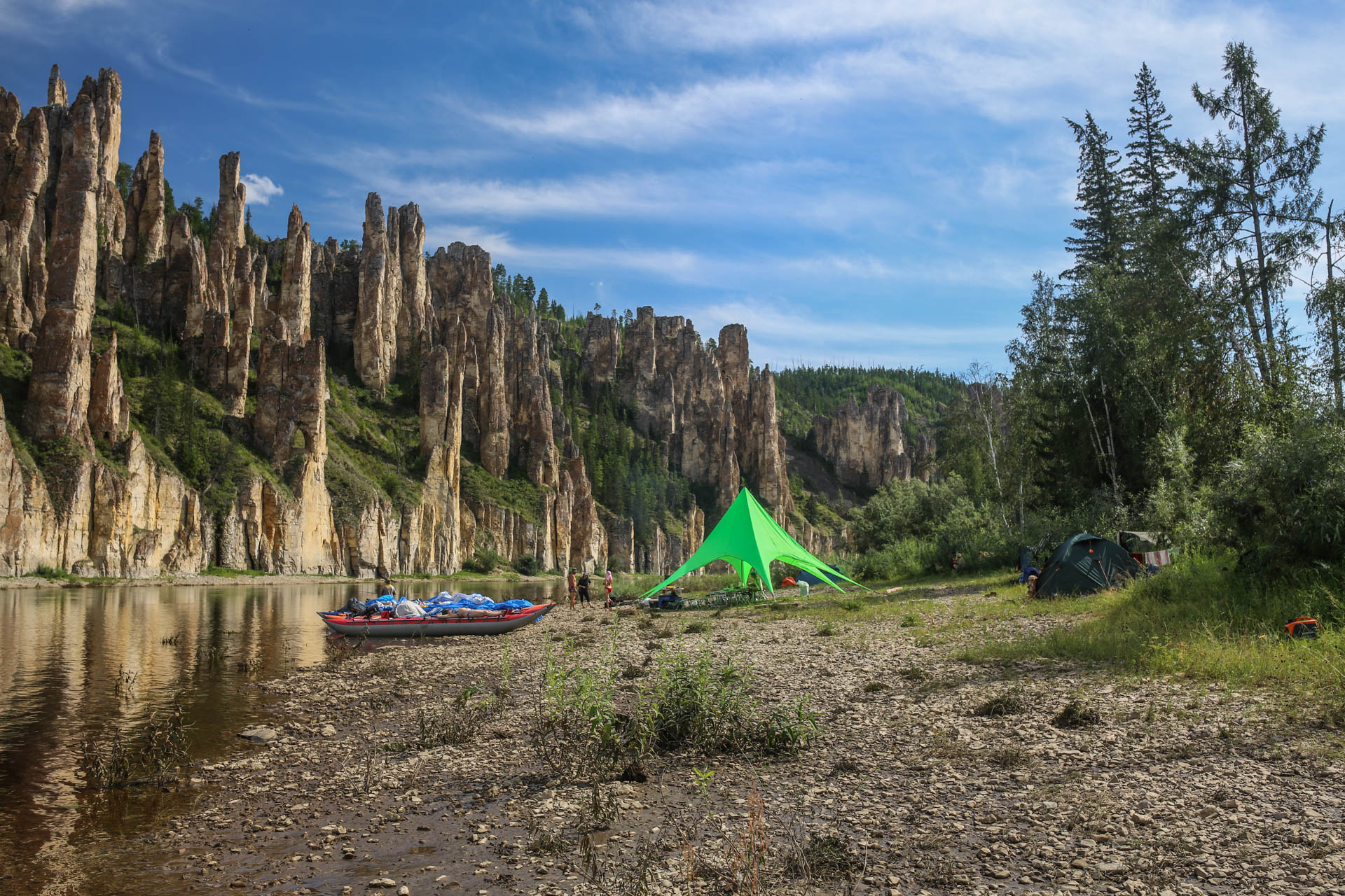 Золотые скалы реки Синяя. Синские и Ленские Столбы (2/12)
