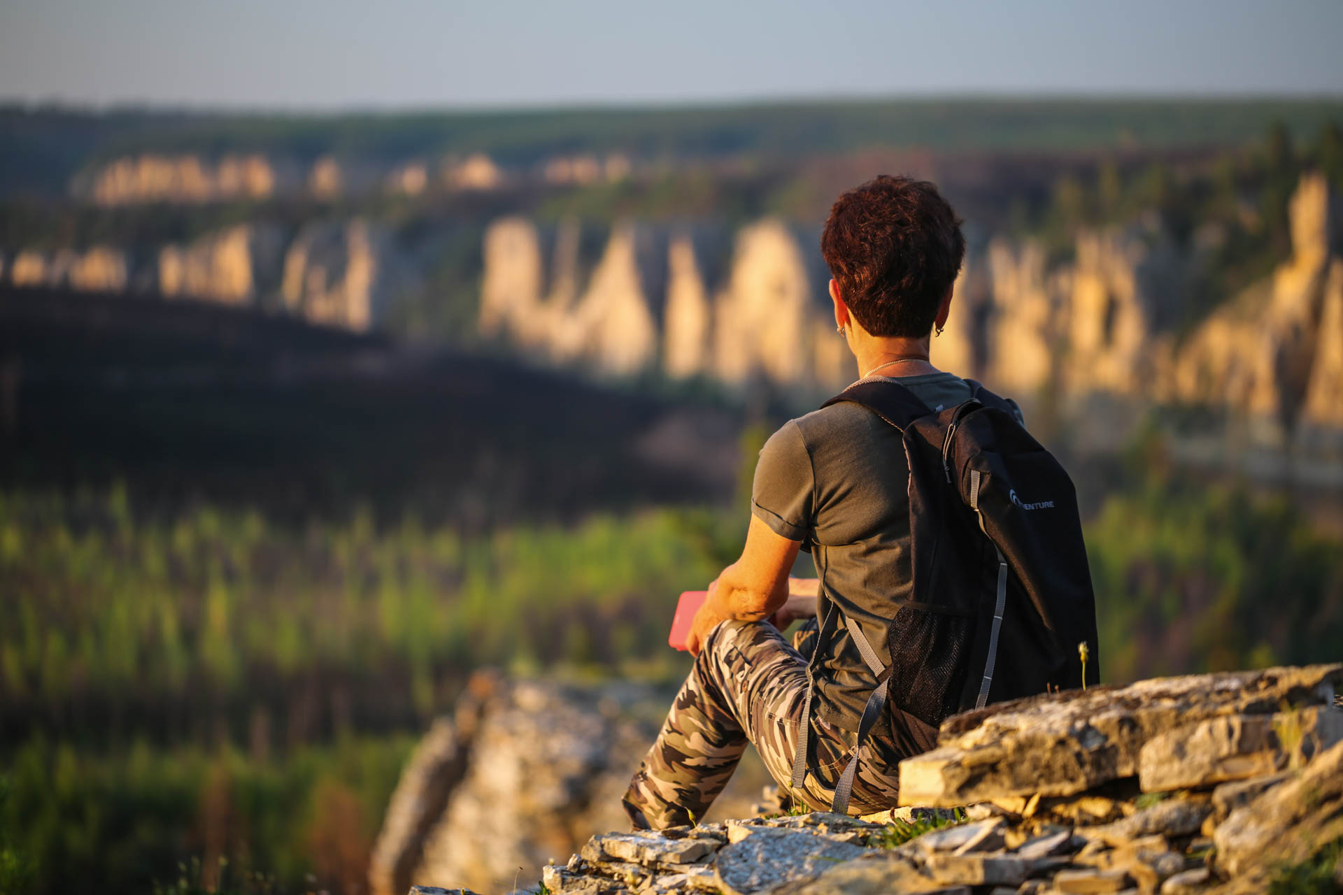 Золотые скалы реки Синяя. Синские и Ленские Столбы