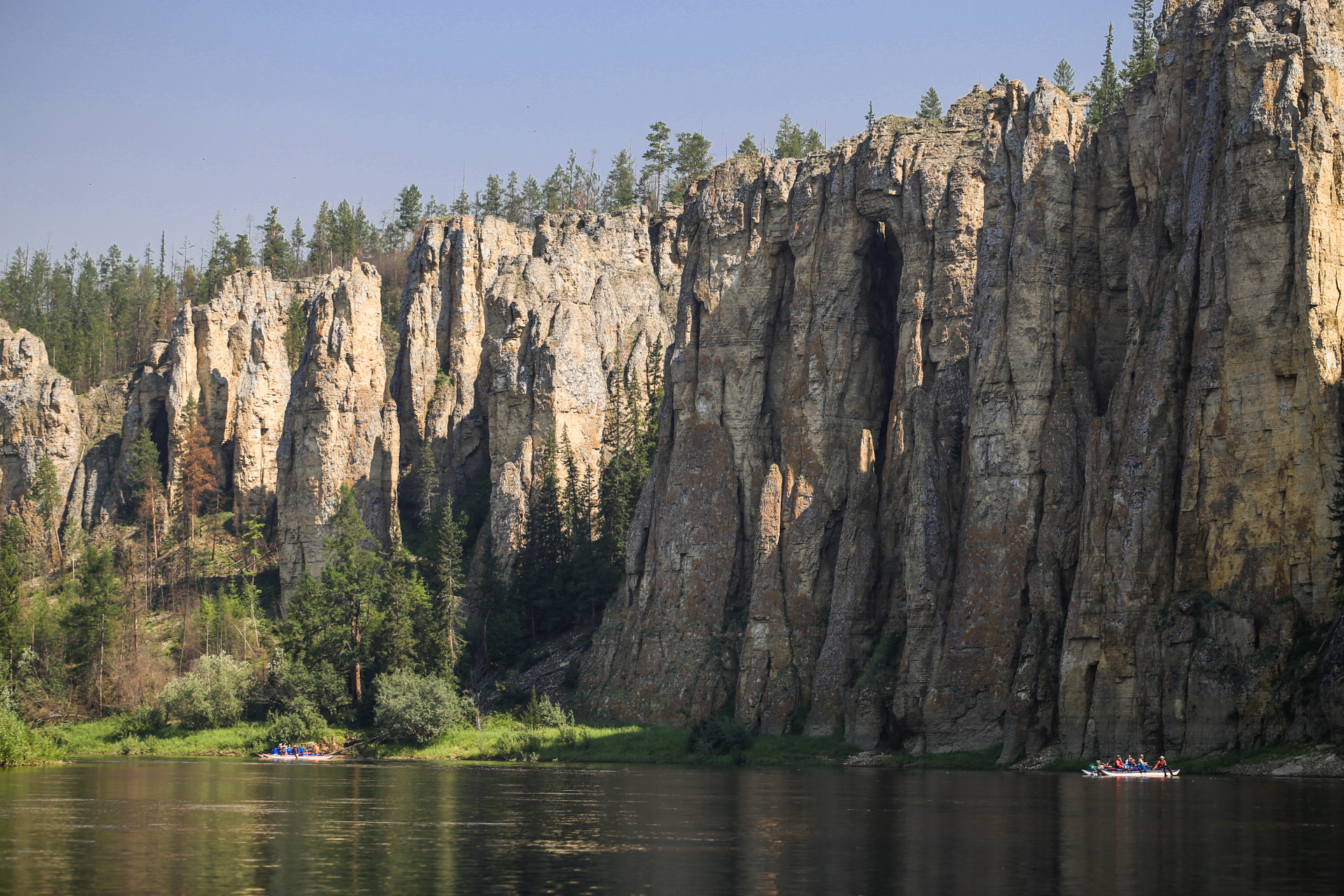 Золотые скалы реки Синяя. Синские и Ленские Столбы (3/12)