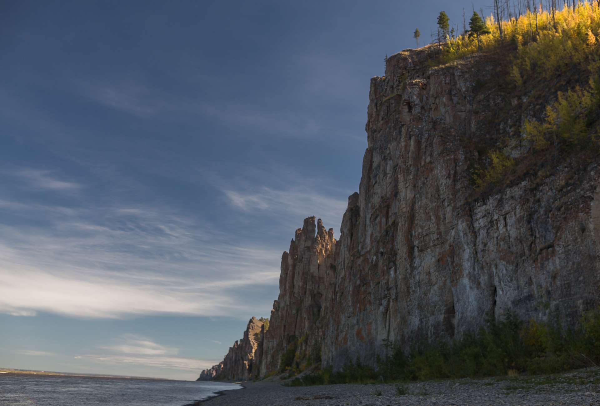 Золотые скалы реки Синяя. Синские и Ленские Столбы (8/12)