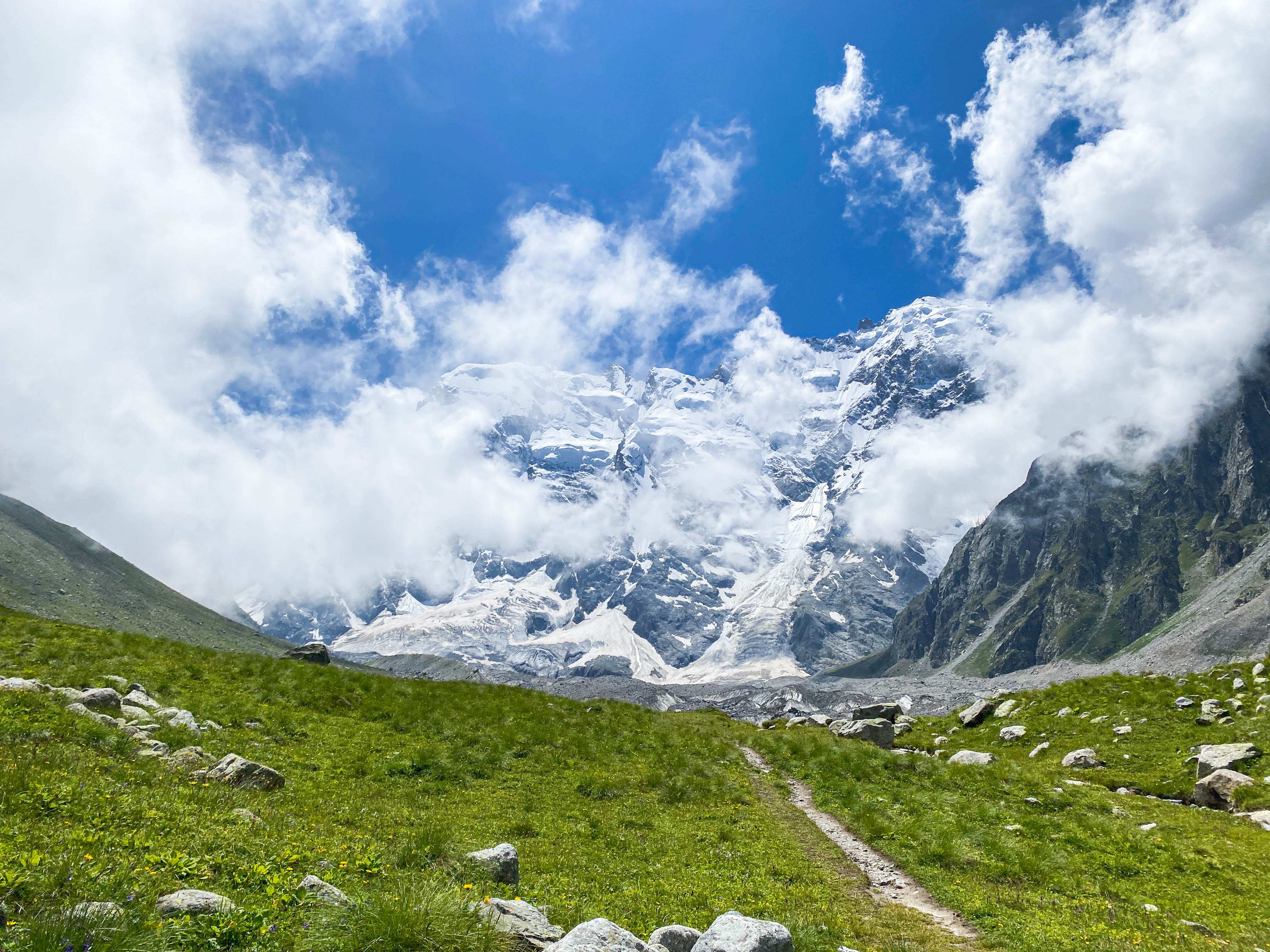 Безенги. Главные стены Кавказа. Палаточный лагерь (27/42)