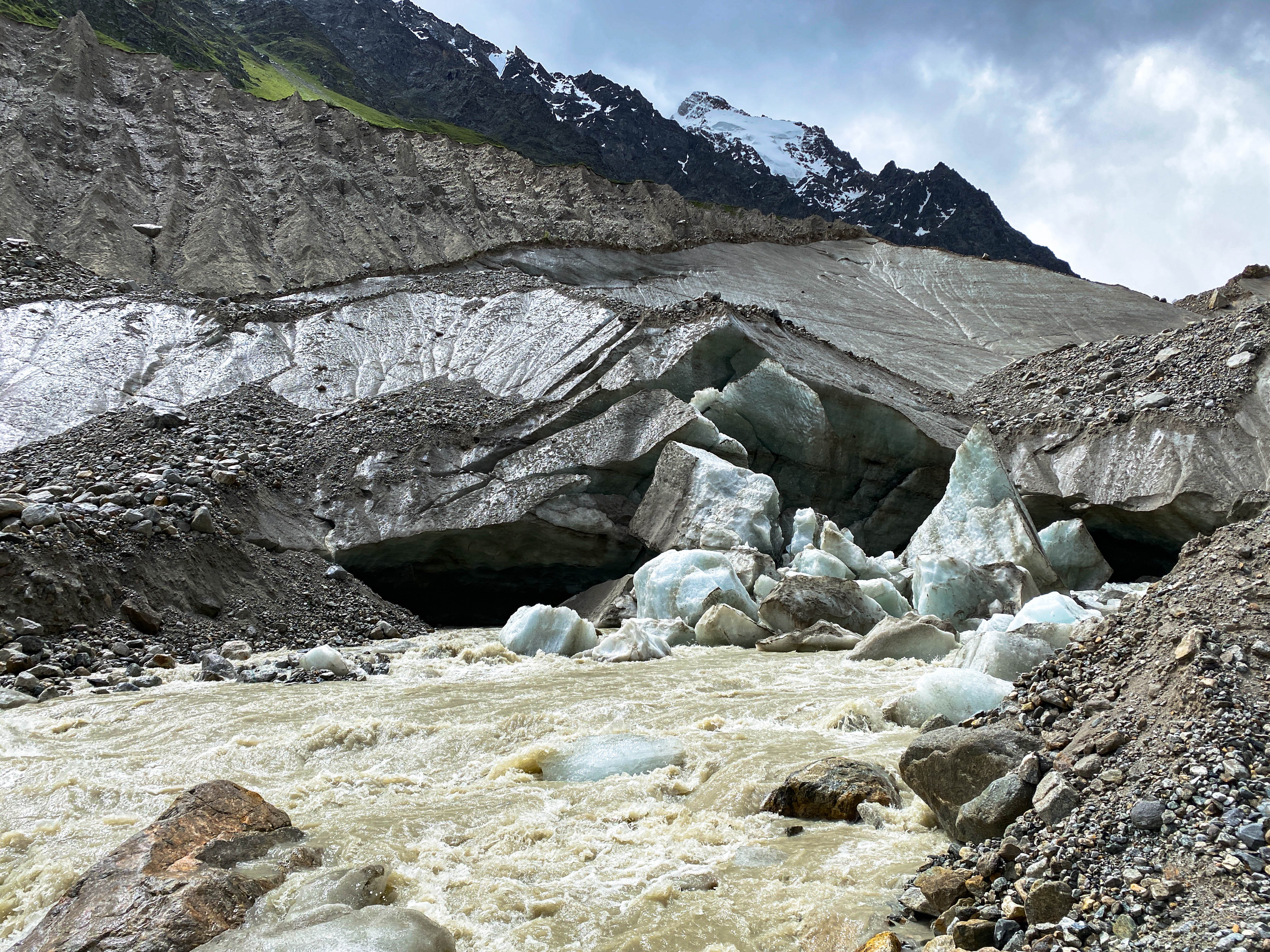 Безенги. Главные стены Кавказа. Палаточный лагерь (26/42)