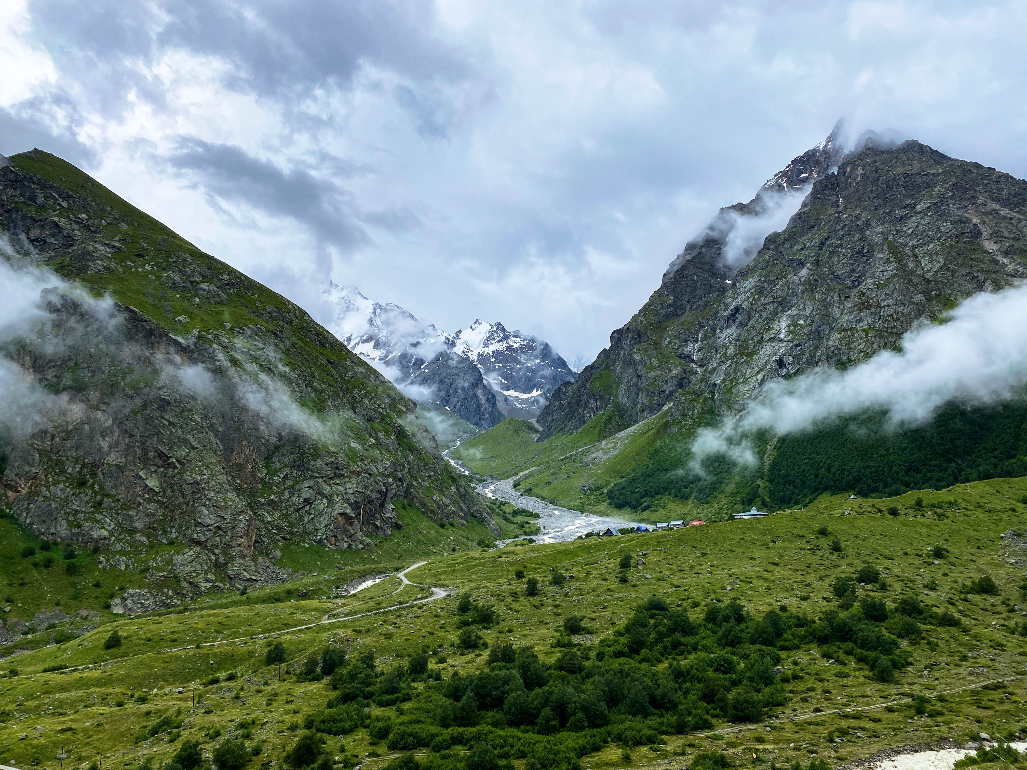 Безенги. Главные стены Кавказа. Палаточный лагерь (23/42)
