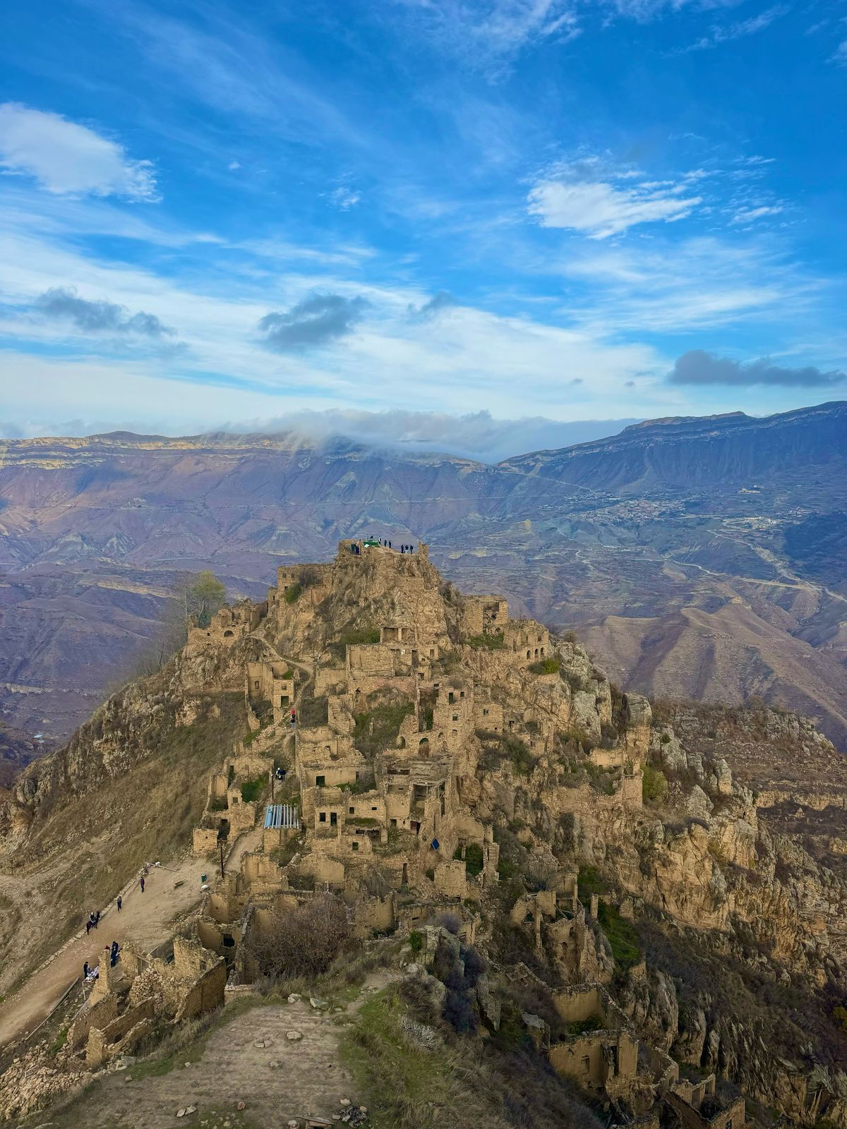 Аул призрак Гамсутль и водопад в пещере