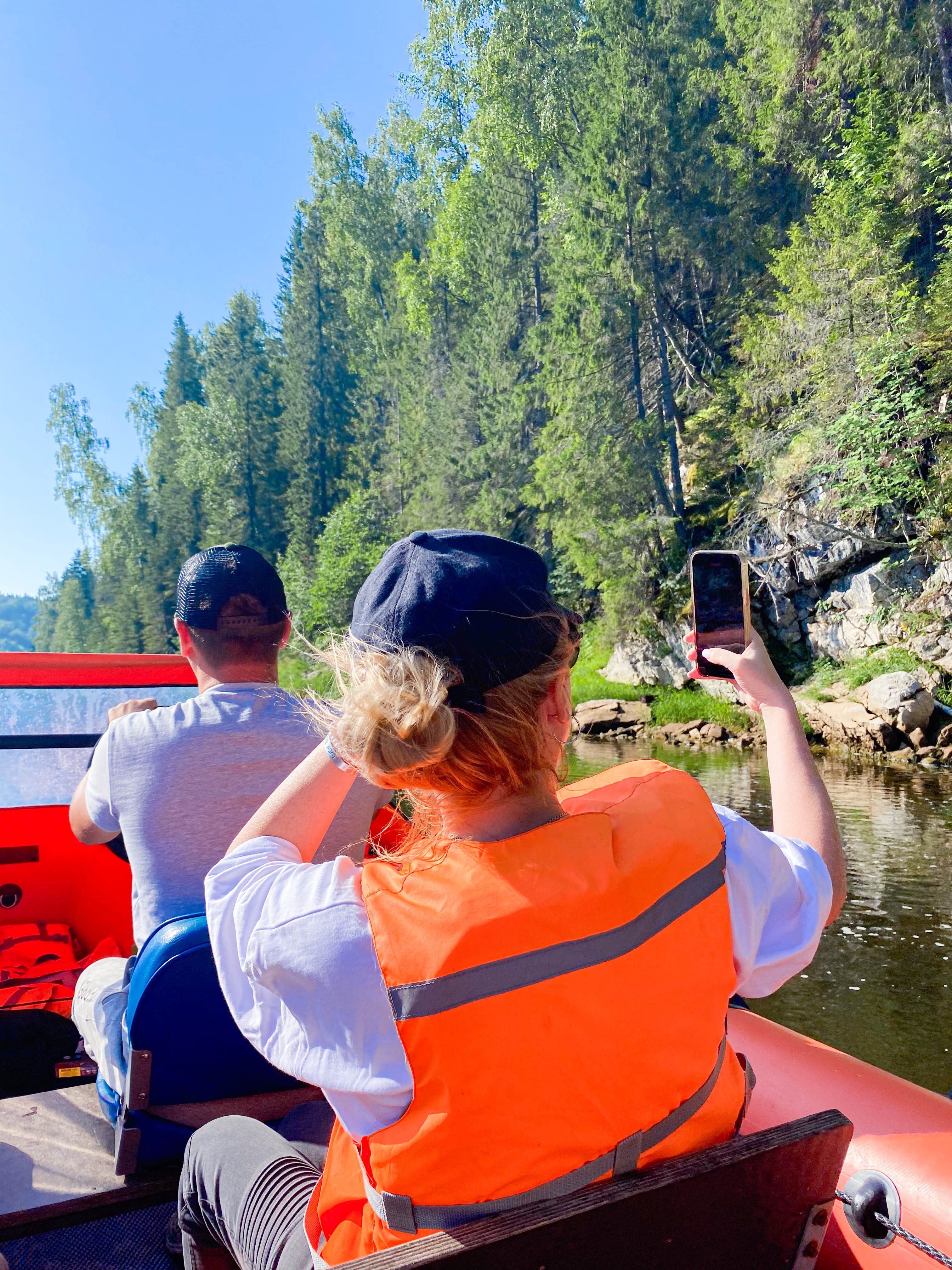 К Усьвинским столбам на лодке с ветерком (2/21)
