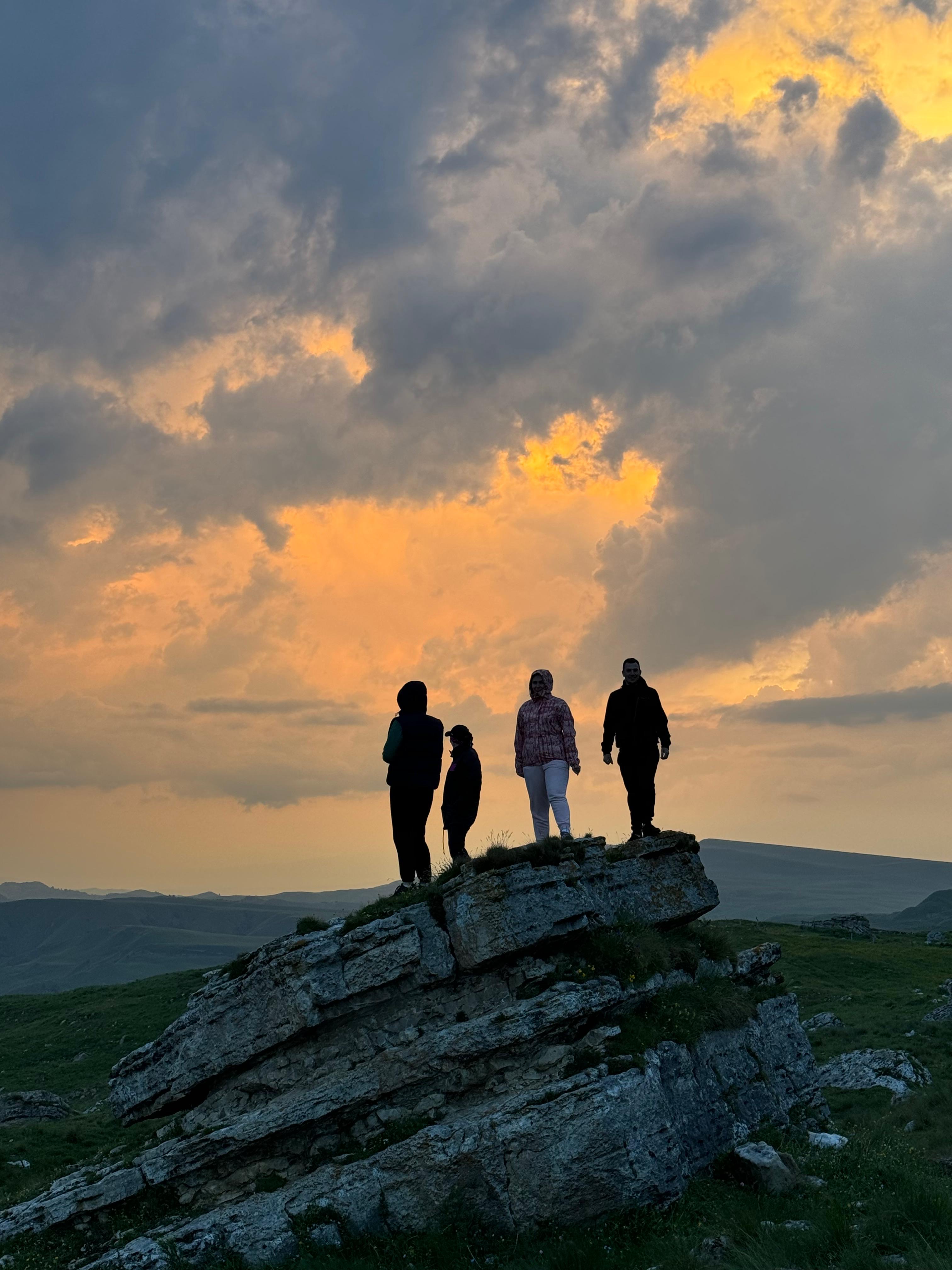 Сентинский храм, закат на Гум-Баши