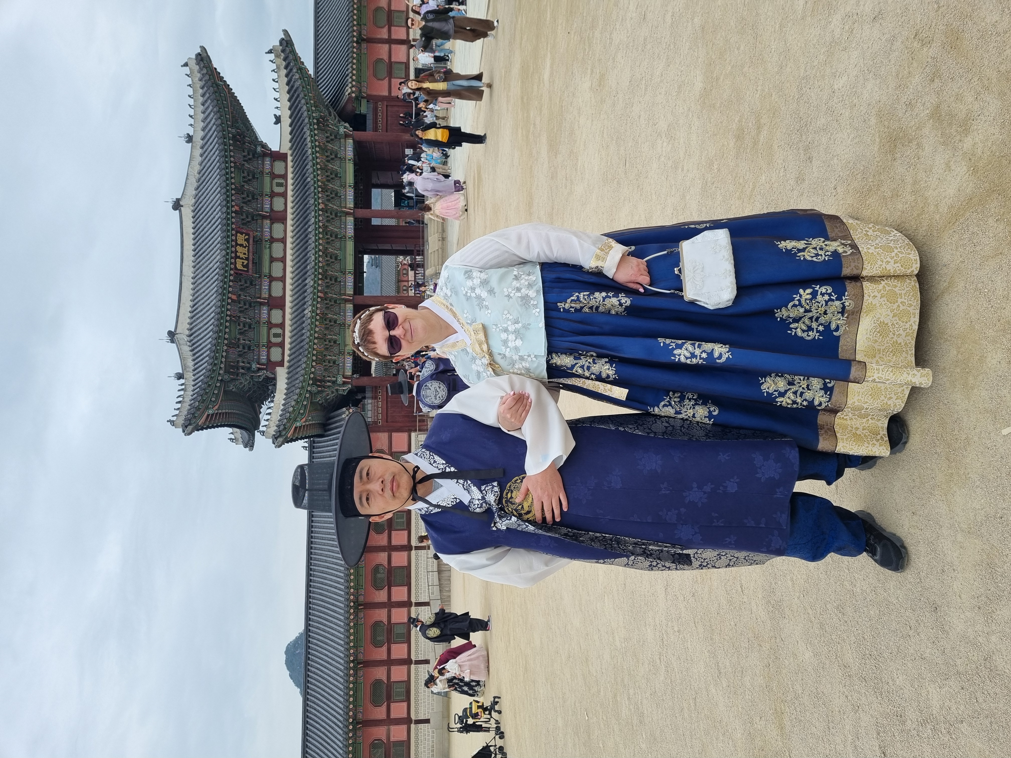 Осеннее путешествие Императора. Красные клены Сеула (4/14)