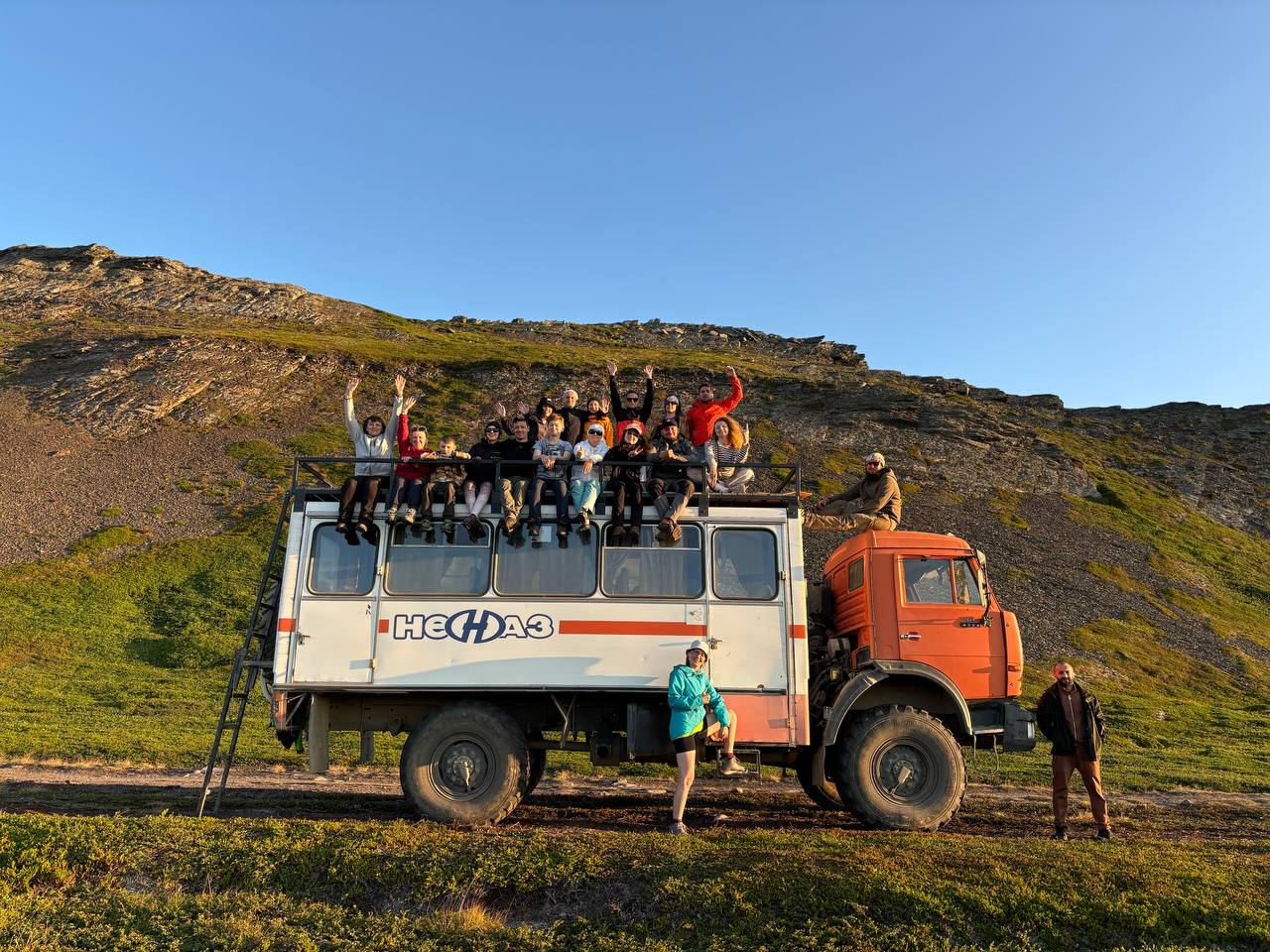 По  полуострову Рыбачий на внедорожном автобусе (16/39)