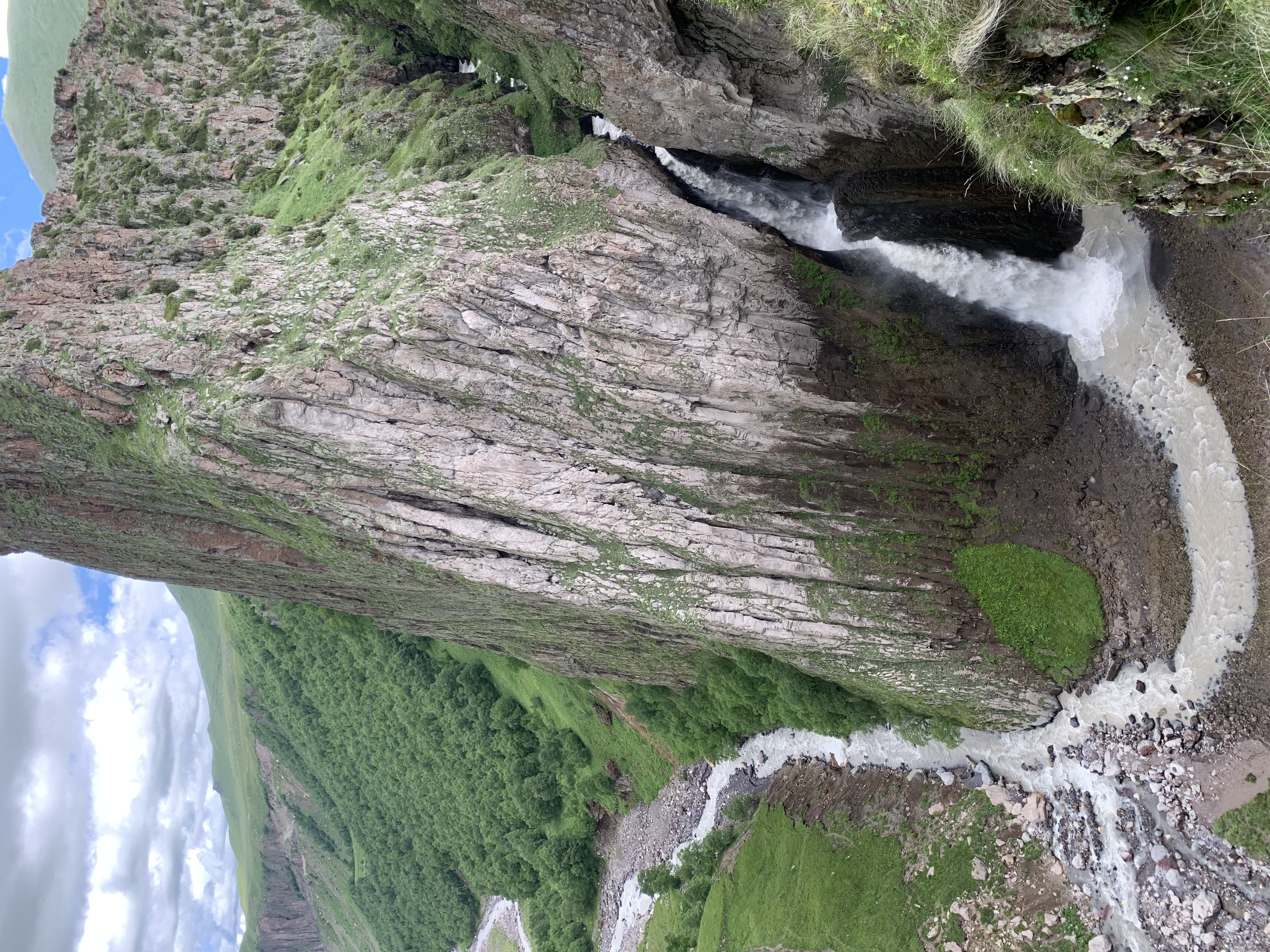 Джип-тур в мини-группе на Джилы-Су:  водопады и одна из самых красивых дорог России (2/8)