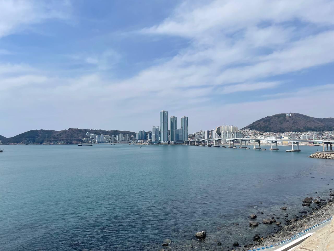 Осень в Южной Корее: Симфония Красного клена и Морского Бриза (13/19)